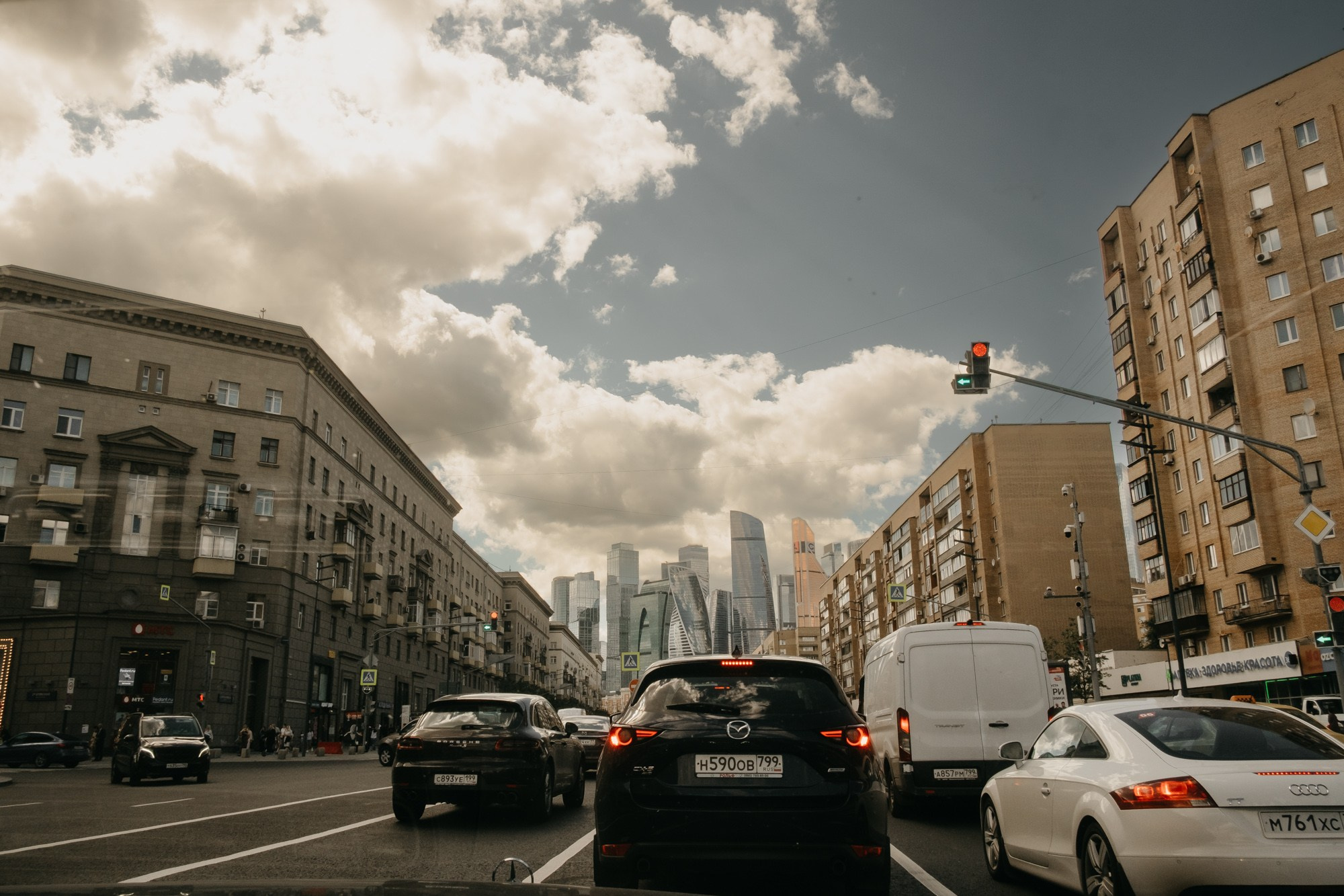 «ты красивый» — «нет, ты!». Свадебный фотограф Александра Тюлякова