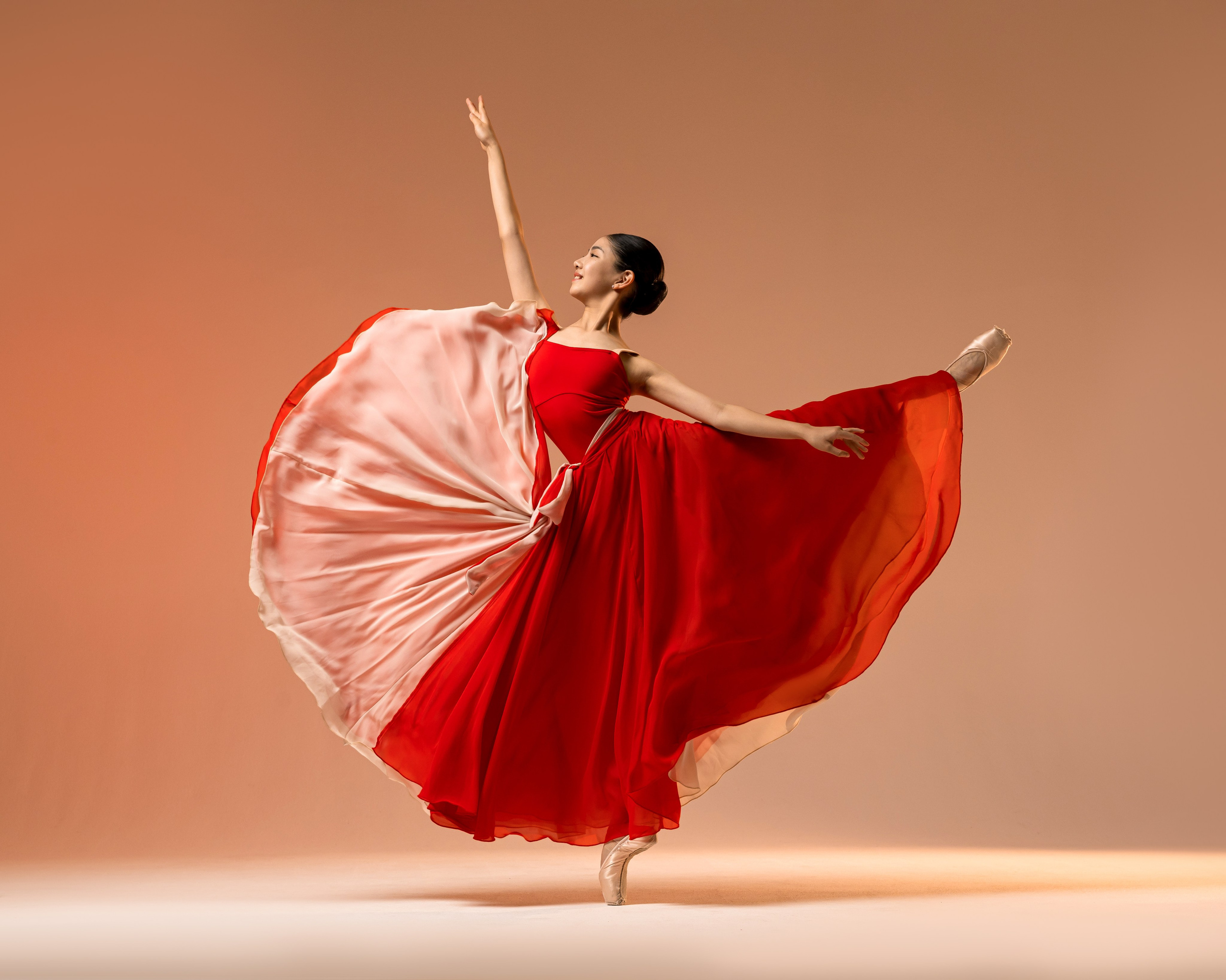 Красно-бежевая двухсторонняя юбка напрокат для фотосессии. Балетный фотограф Алина Ханько — Душа Балета