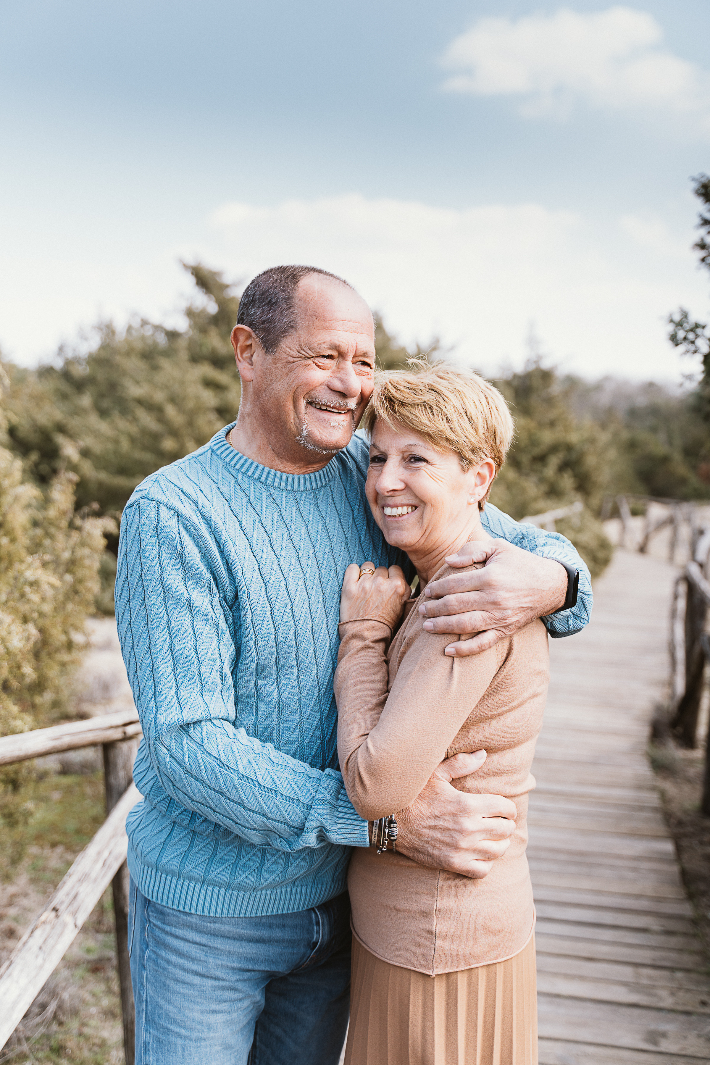 Martina with parents. Family Lifestyle Photographer in Lucca, Italia