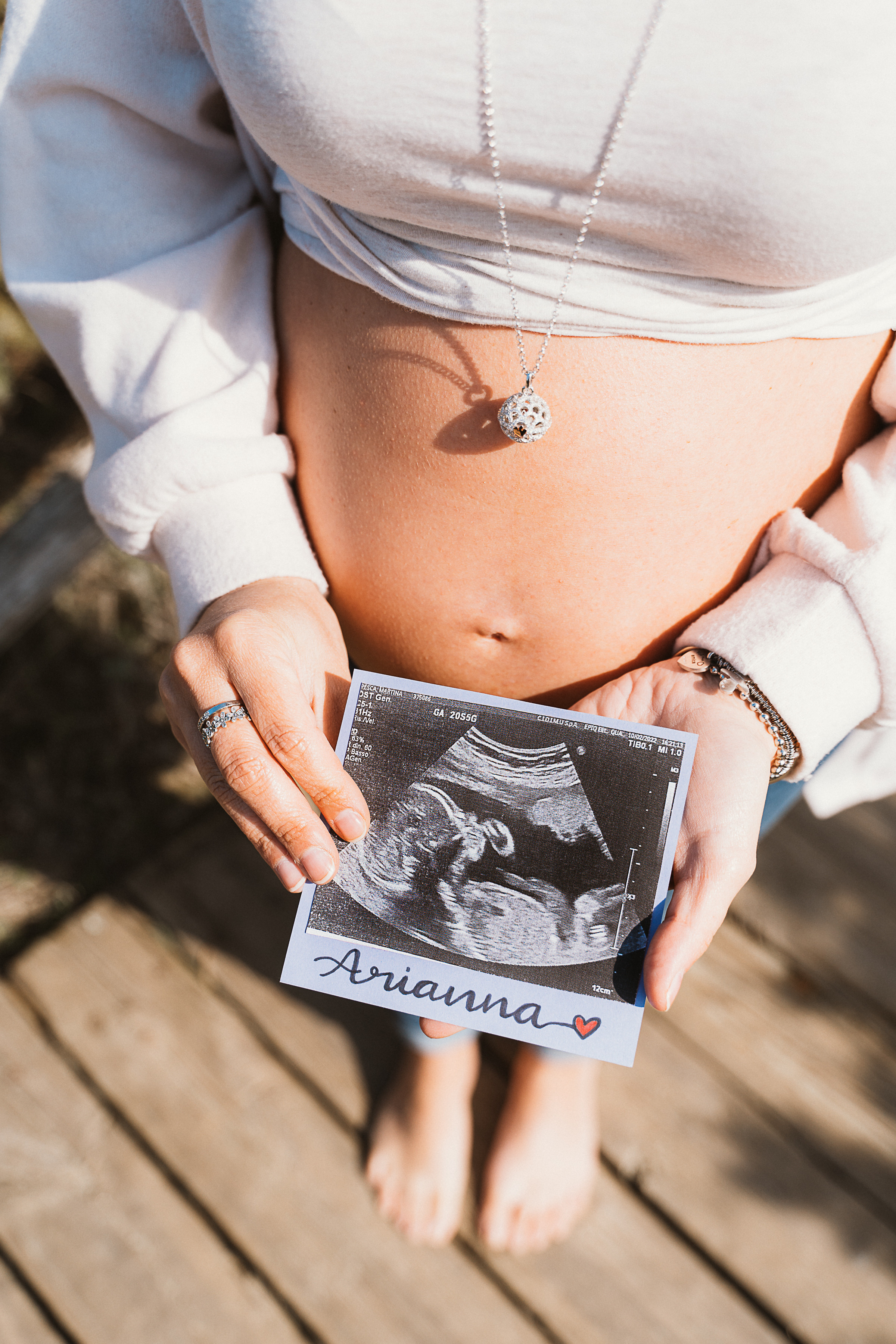 Martina with parents. Family Lifestyle Photographer in Lucca, Italia