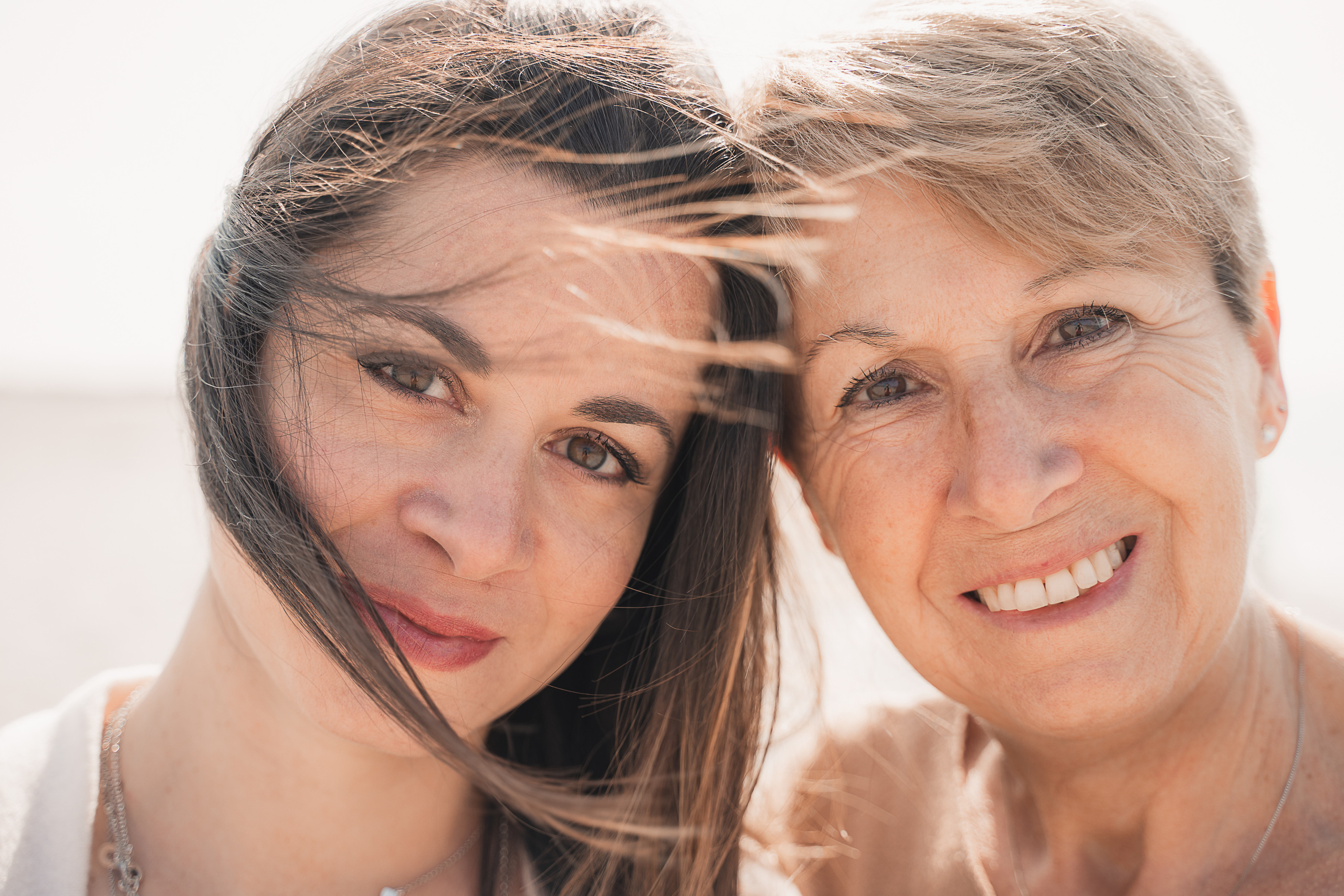 Martina with parents. Family Lifestyle Photographer in Lucca, Italia