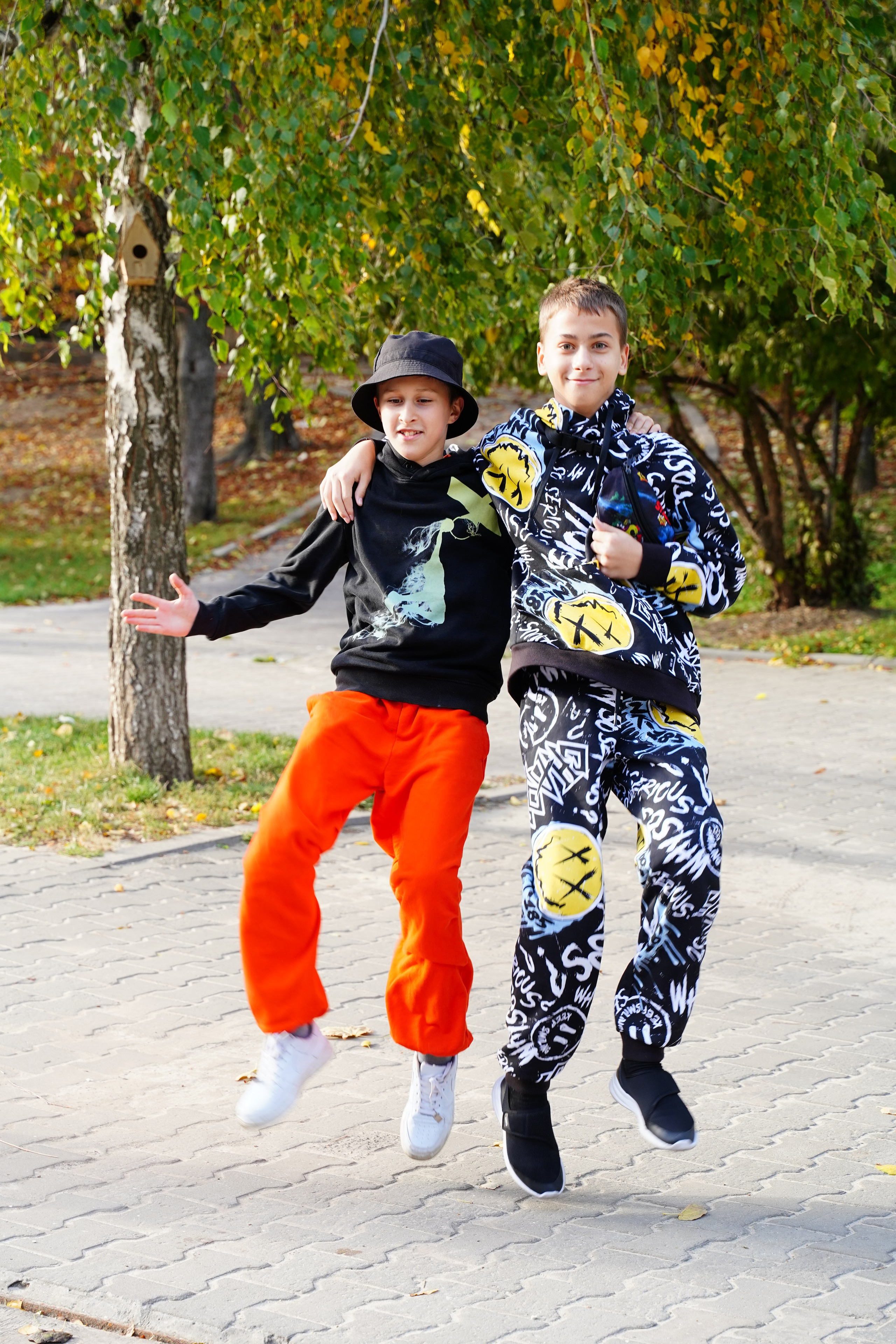 Парк Горького 6 класс. MEMENTO.Выпускные альбомы, школьные, юбилейные и другие книги. Ростов-на-Дону