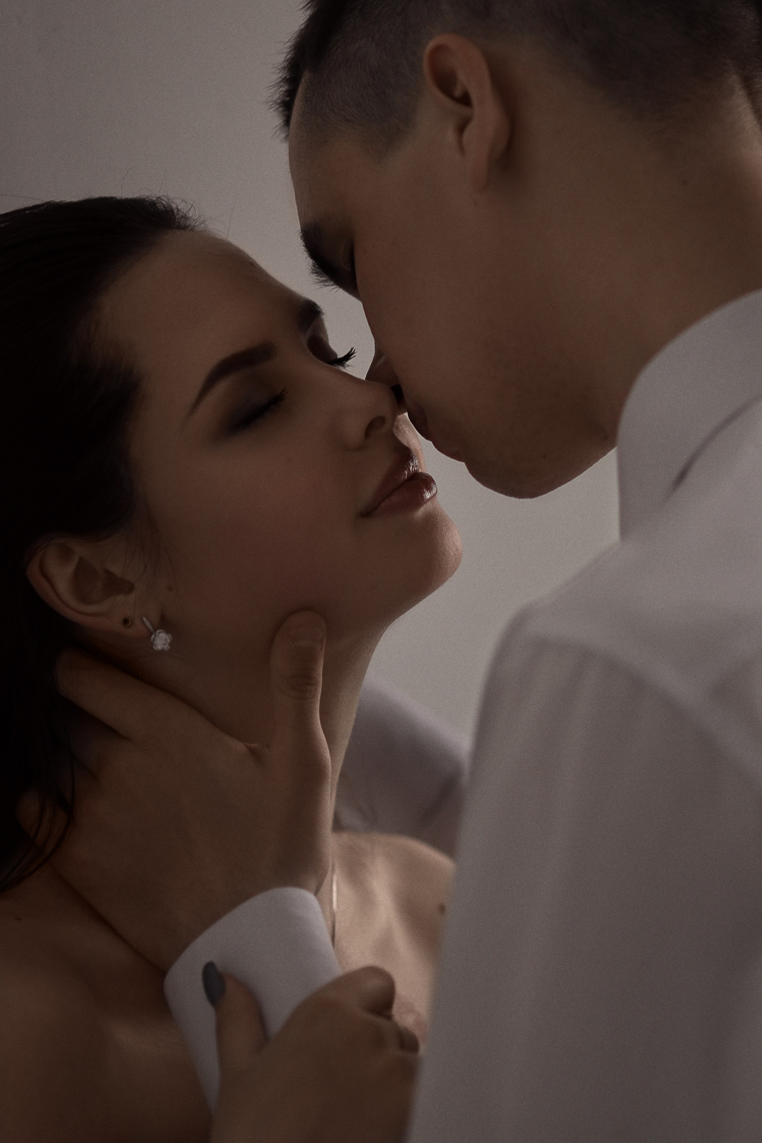 Стильная студийная фотосессия для влюбленных пар в Москве. Профессиональный фотограф в Москве. Елена Шуваева