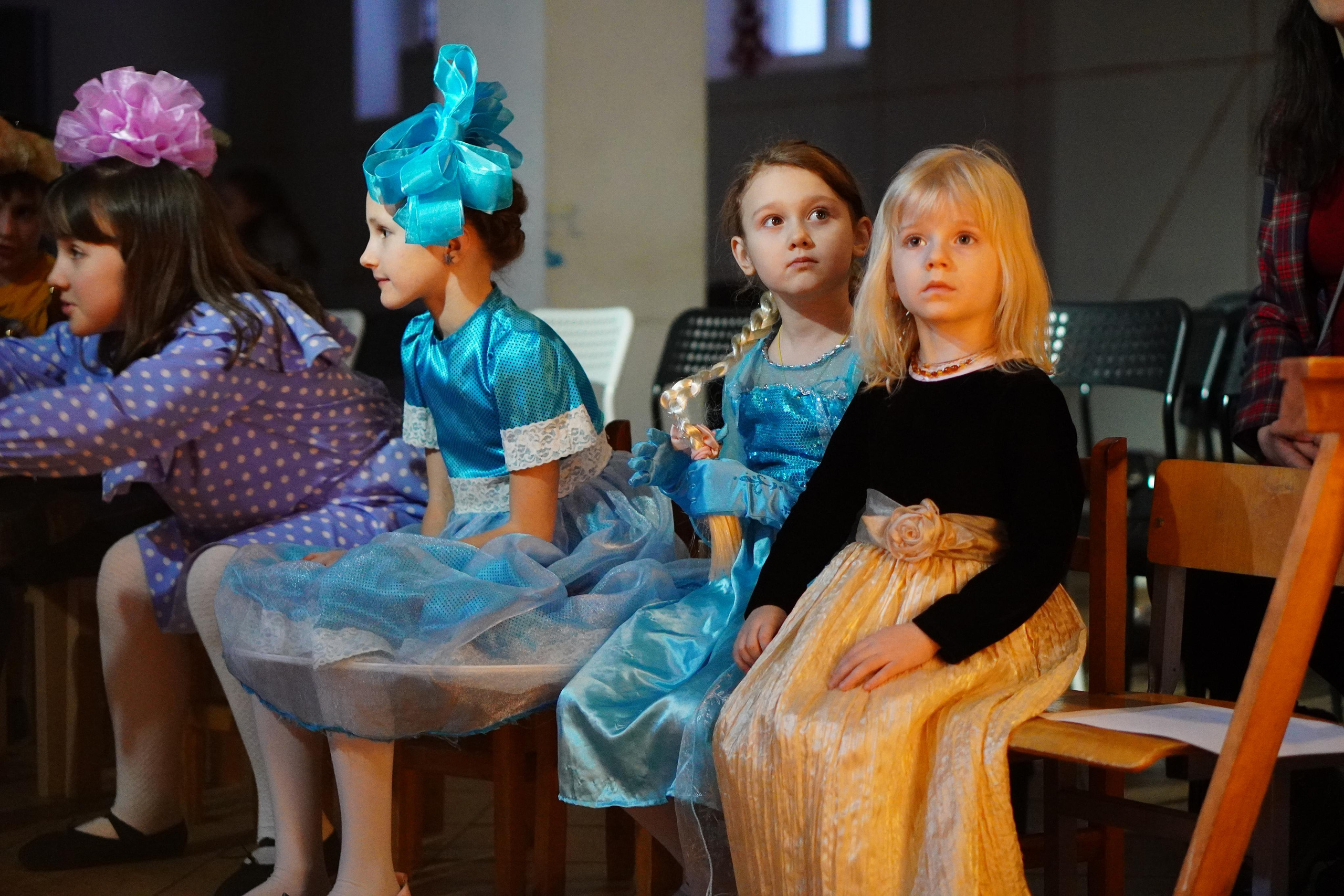 ГОЛУБОЙ ПОЕЗД. Детский Рожественский спектакль. Backstage. ФОТОГРАФ РАДОСТИ Фотосессия в студии СПб. Портретный фотограф — Юрий Торлопов