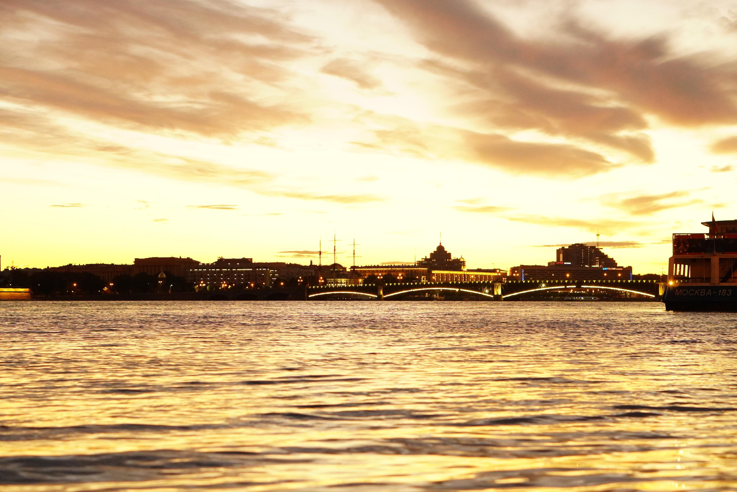 Spb Night. ФОТОГРАФ РАДОСТИ Фотосессия в студии СПб. Портретный фотограф — Юрий Торлопов