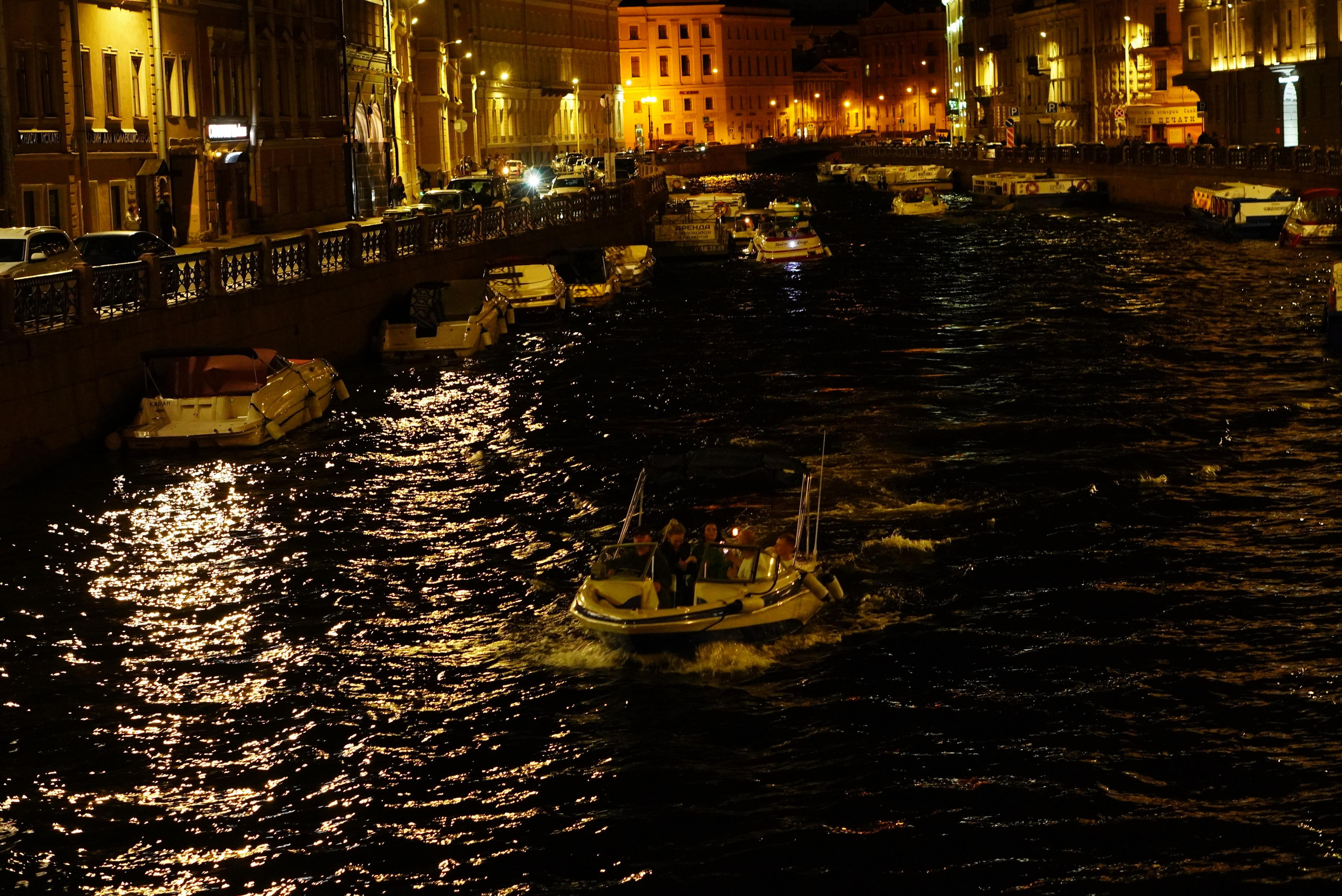 Spb Night. ФОТОГРАФ РАДОСТИ Фотосессия в студии СПб. Портретный фотограф — Юрий Торлопов