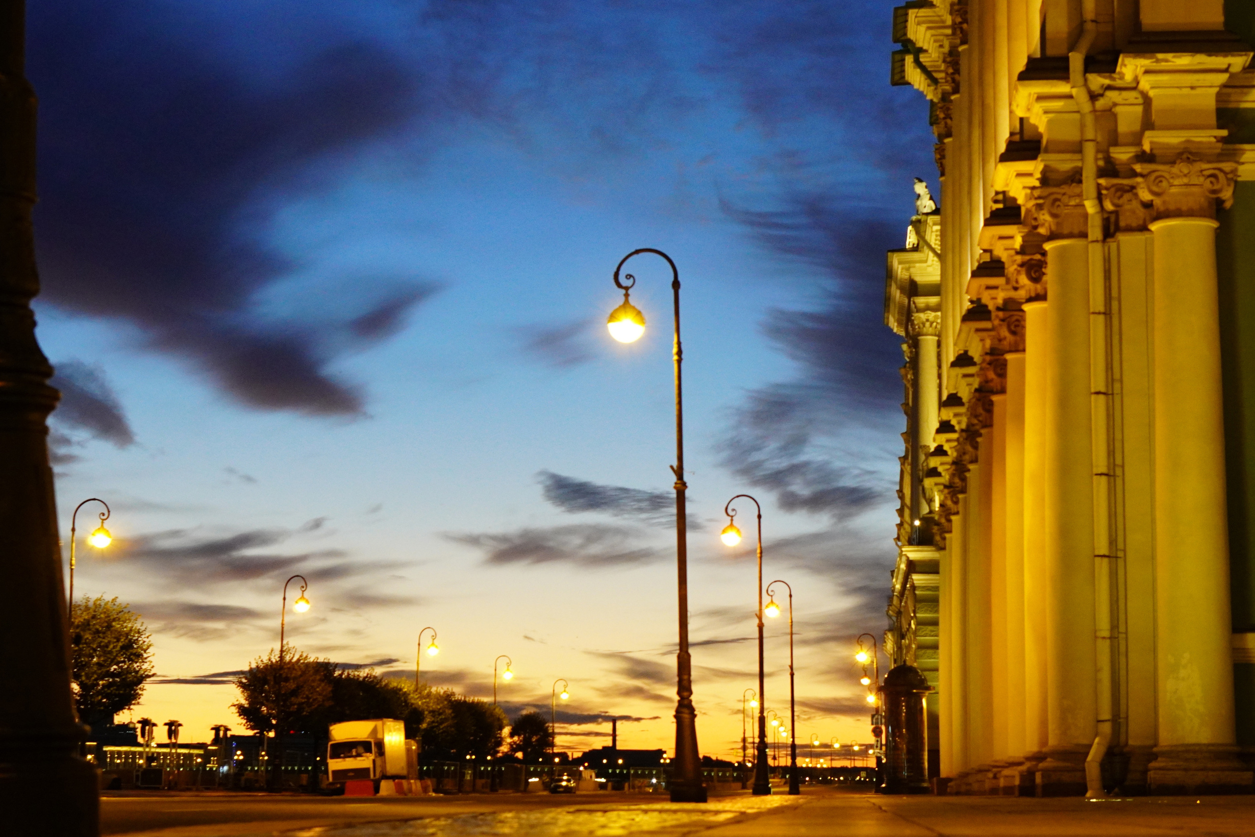 Spb Night. ФОТОГРАФ РАДОСТИ Фотосессия в студии СПб. Портретный фотограф — Юрий Торлопов