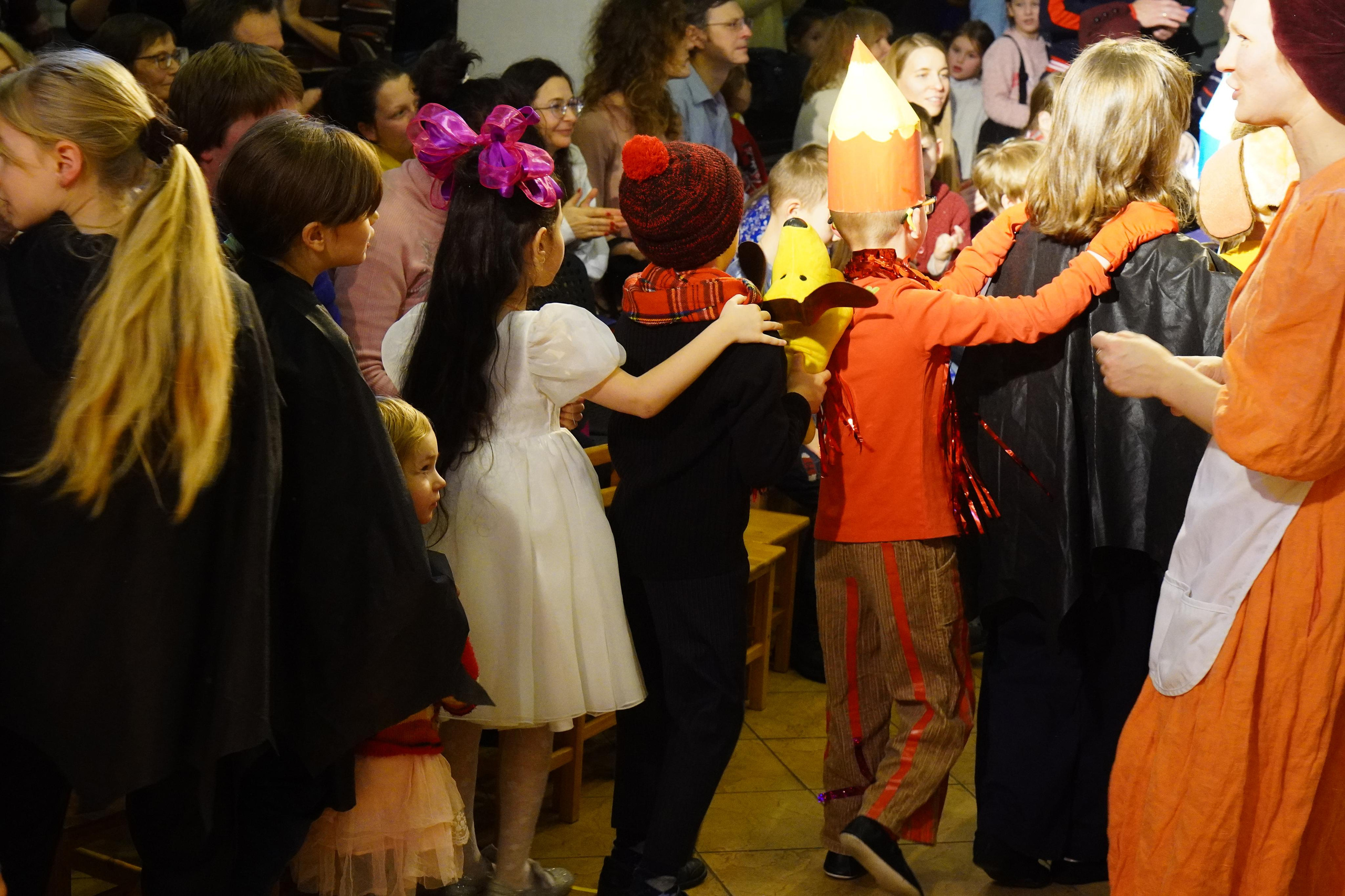 ГОЛУБОЙ ПОЕЗД. Детский Рожественский спектакль. Backstage. ФОТОГРАФ РАДОСТИ Фотосессия в студии СПб. Портретный фотограф — Юрий Торлопов