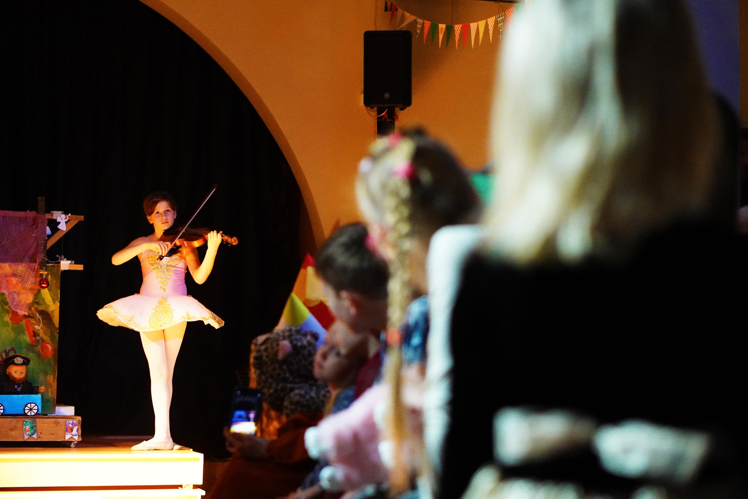 ГОЛУБОЙ ПОЕЗД. Детский Рожественский спектакль. Backstage. ФОТОГРАФ РАДОСТИ Фотосессия в студии СПб. Портретный фотограф — Юрий Торлопов
