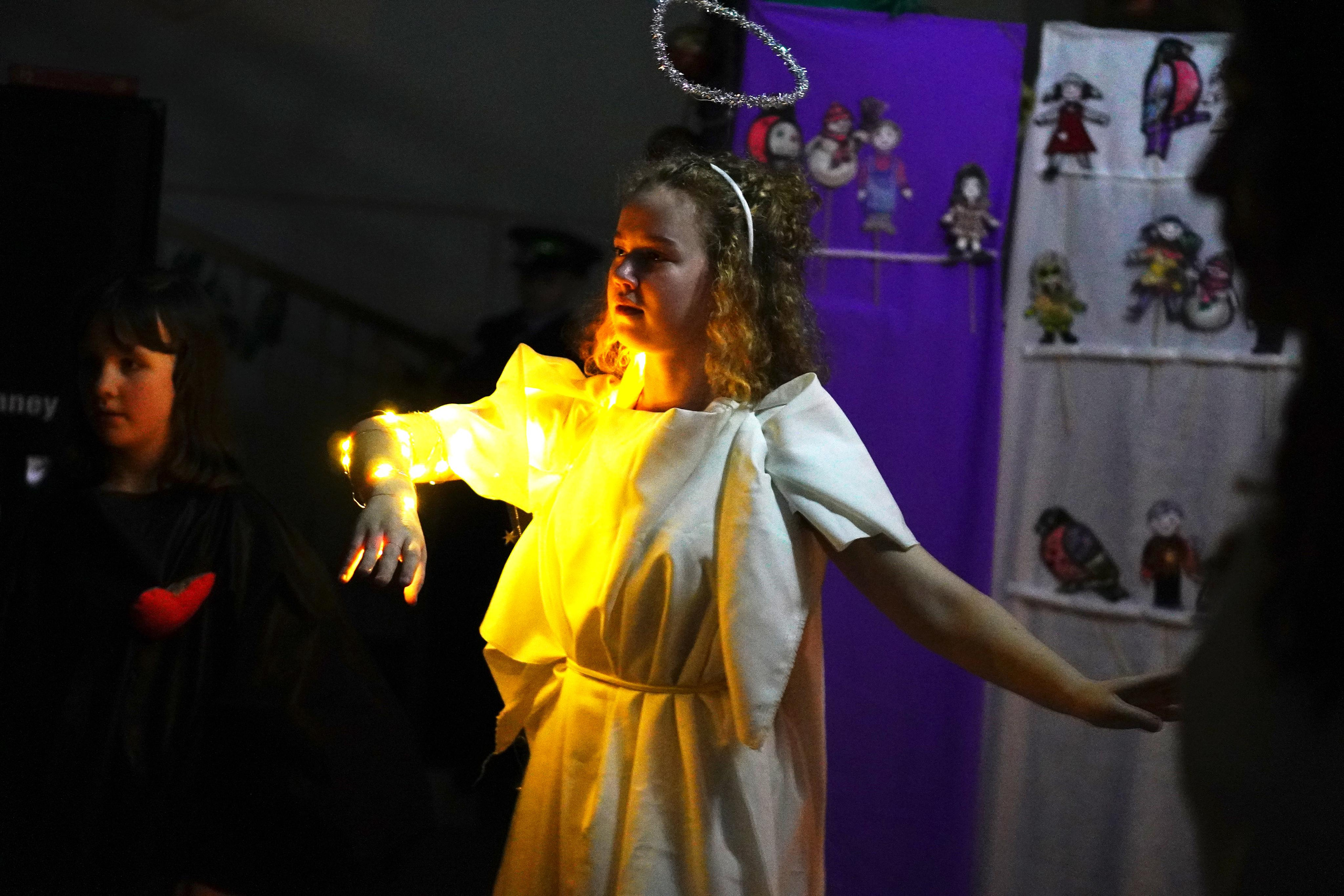 ГОЛУБОЙ ПОЕЗД. Детский Рожественский спектакль. Backstage. ФОТОГРАФ РАДОСТИ Фотосессия в студии СПб. Портретный фотограф — Юрий Торлопов