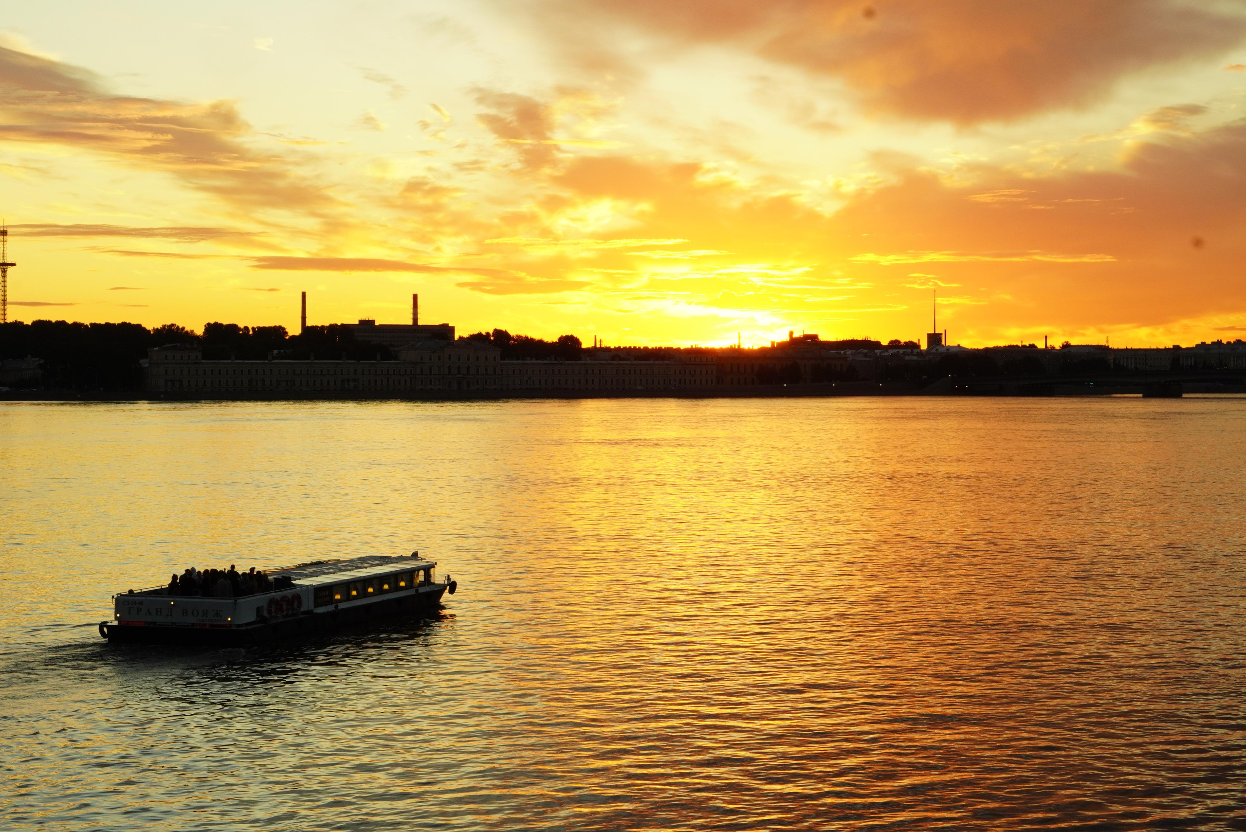 Spb Night. ФОТОГРАФ РАДОСТИ Фотосессия в студии СПб. Портретный фотограф — Юрий Торлопов