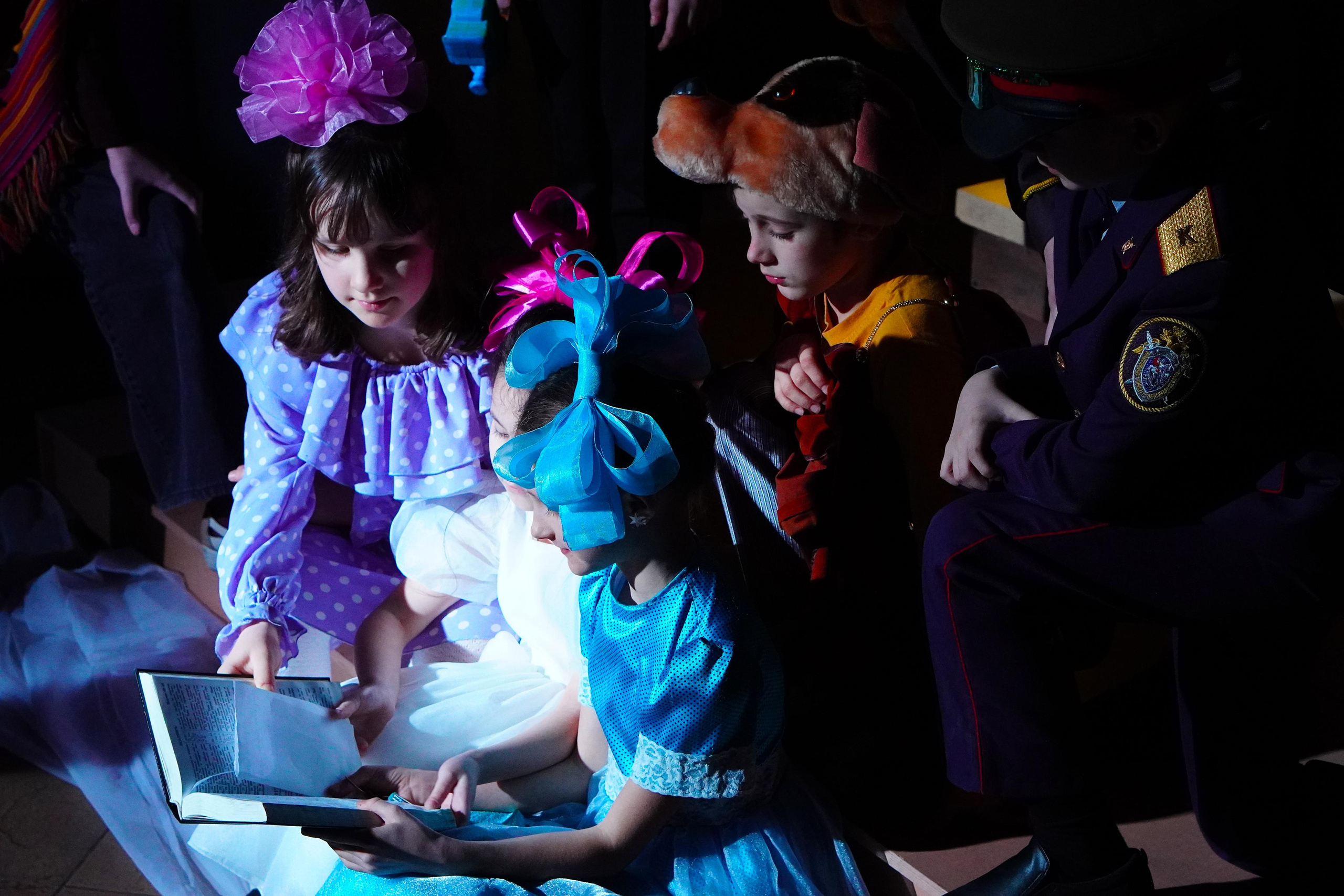 ГОЛУБОЙ ПОЕЗД. Детский Рожественский спектакль. Backstage. ФОТОГРАФ РАДОСТИ Фотосессия в студии СПб. Портретный фотограф — Юрий Торлопов