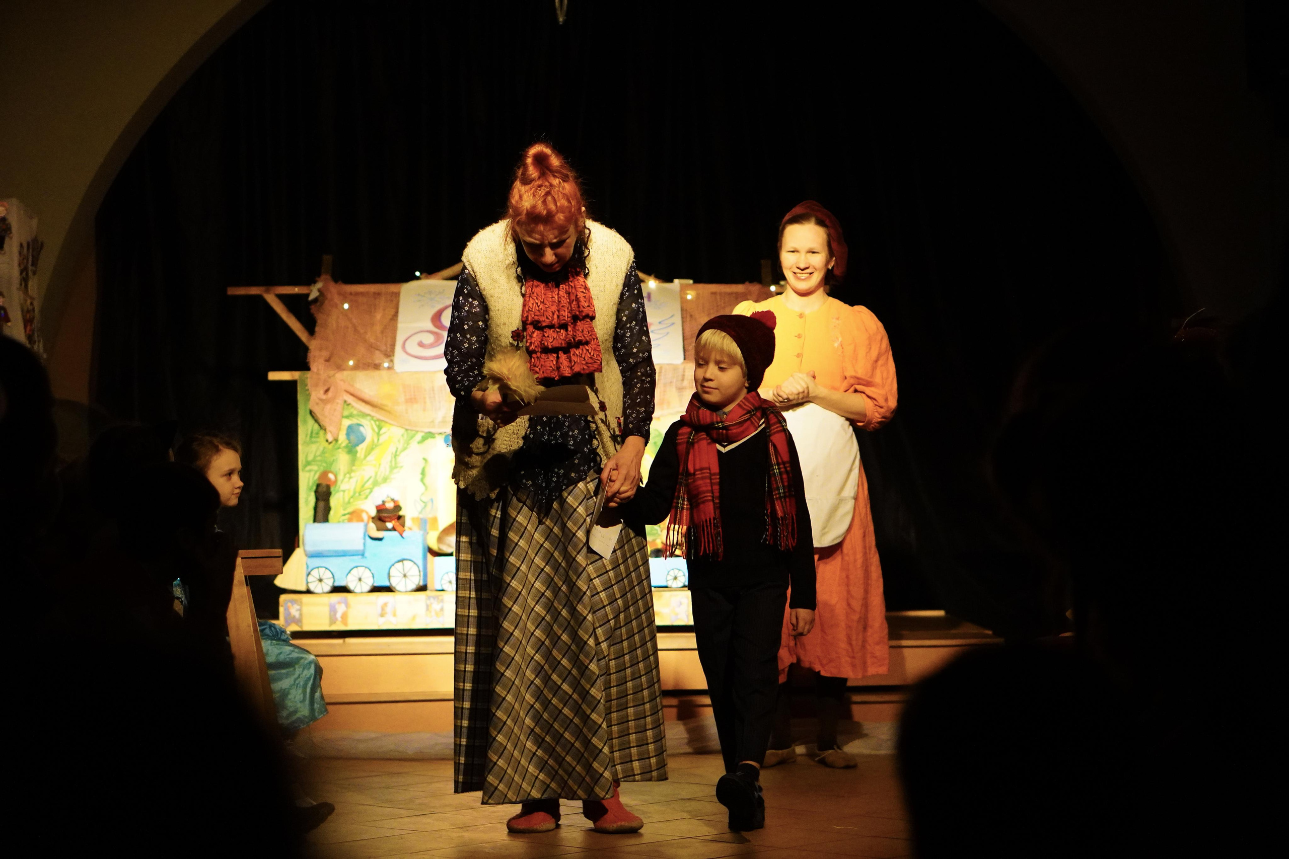 ГОЛУБОЙ ПОЕЗД. Детский Рожественский спектакль. Backstage. ФОТОГРАФ РАДОСТИ Фотосессия в студии СПб. Портретный фотограф — Юрий Торлопов