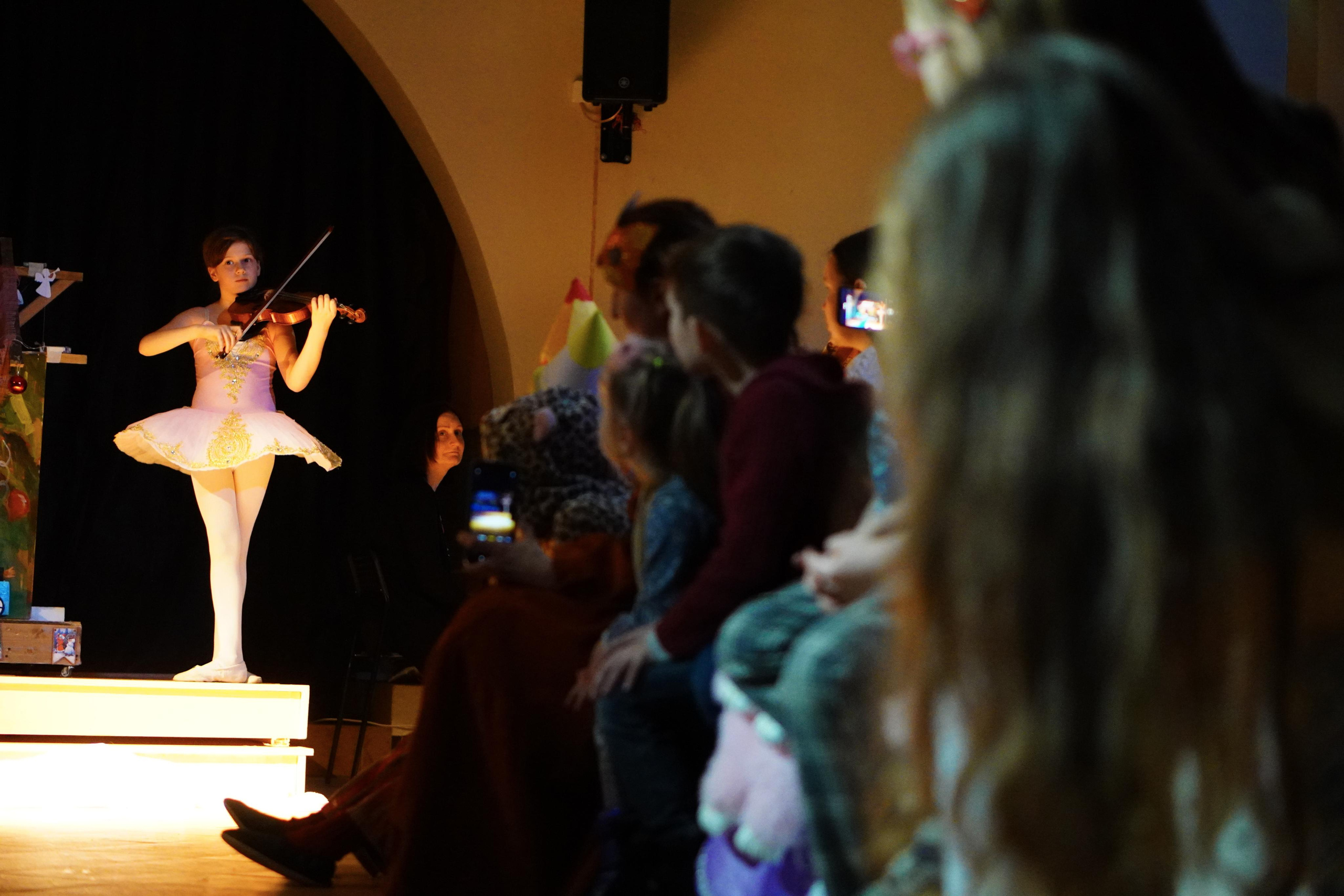 ГОЛУБОЙ ПОЕЗД. Детский Рожественский спектакль. Backstage. ФОТОГРАФ РАДОСТИ Фотосессия в студии СПб. Портретный фотограф — Юрий Торлопов