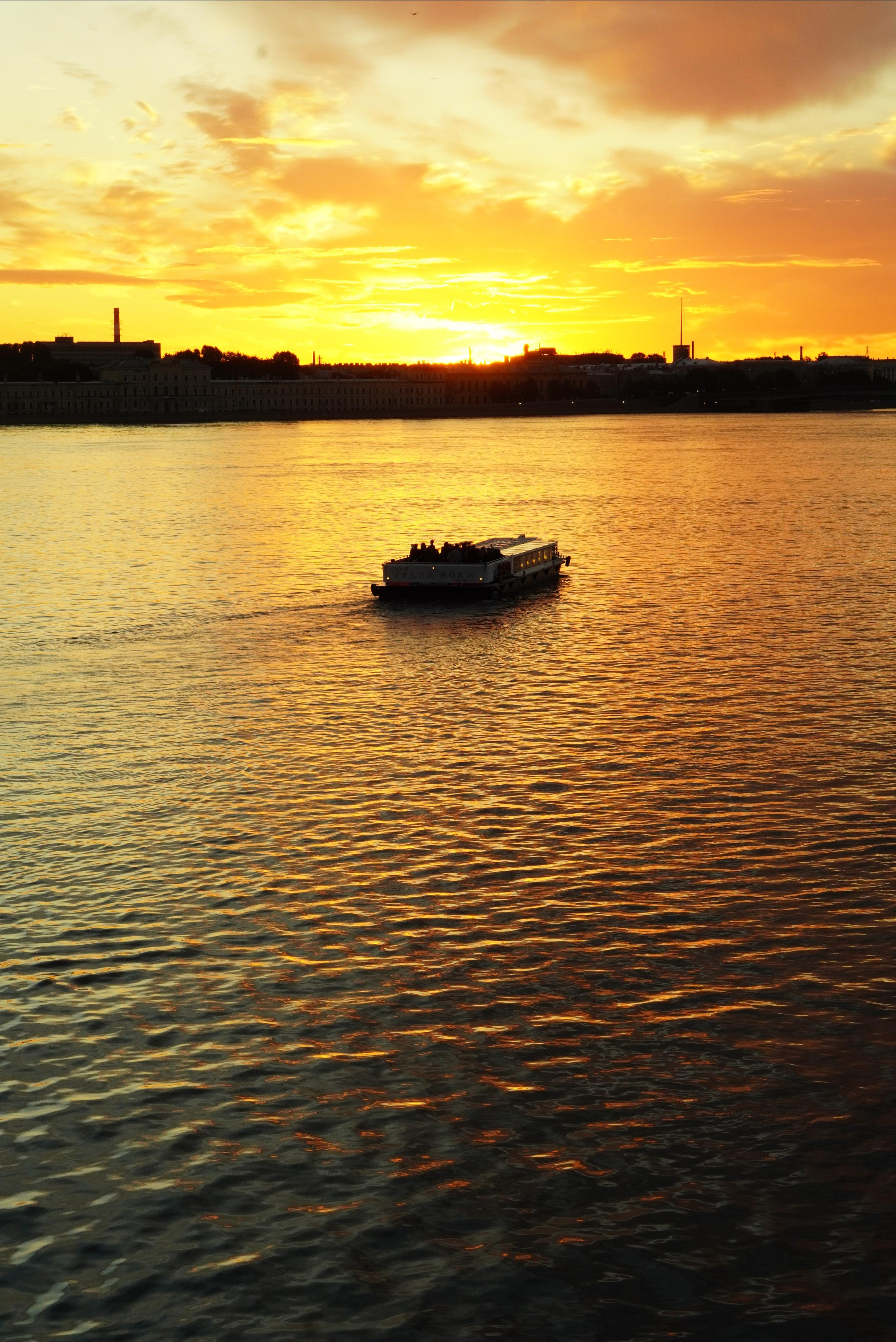 Spb Night. ФОТОГРАФ РАДОСТИ Фотосессия в студии СПб. Портретный фотограф — Юрий Торлопов
