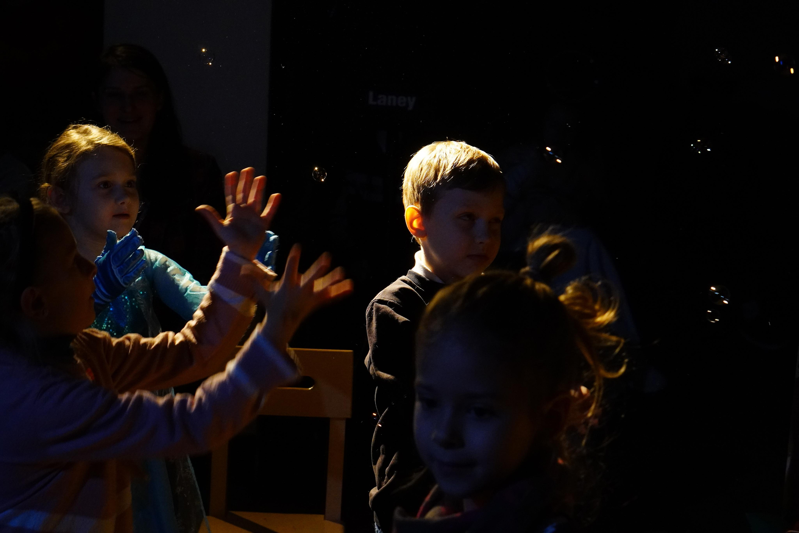 ГОЛУБОЙ ПОЕЗД. Детский Рожественский спектакль. Backstage. ФОТОГРАФ РАДОСТИ Фотосессия в студии СПб. Портретный фотограф — Юрий Торлопов