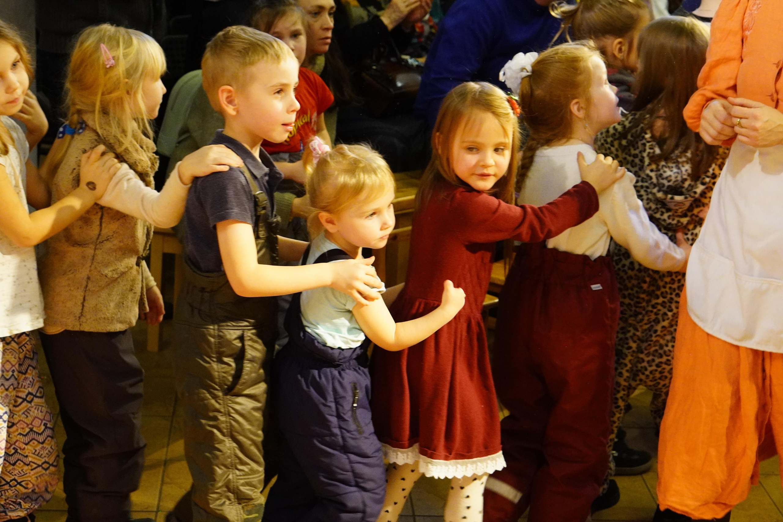 ГОЛУБОЙ ПОЕЗД. Детский Рожественский спектакль. Backstage. ФОТОГРАФ РАДОСТИ Фотосессия в студии СПб. Портретный фотограф — Юрий Торлопов