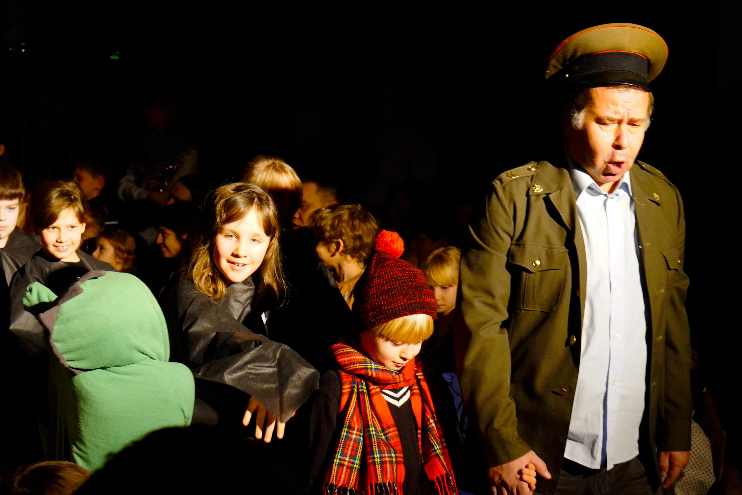 ГОЛУБОЙ ПОЕЗД. Детский Рожественский спектакль. Backstage. ФОТОГРАФ РАДОСТИ Фотосессия в студии СПб. Портретный фотограф — Юрий Торлопов