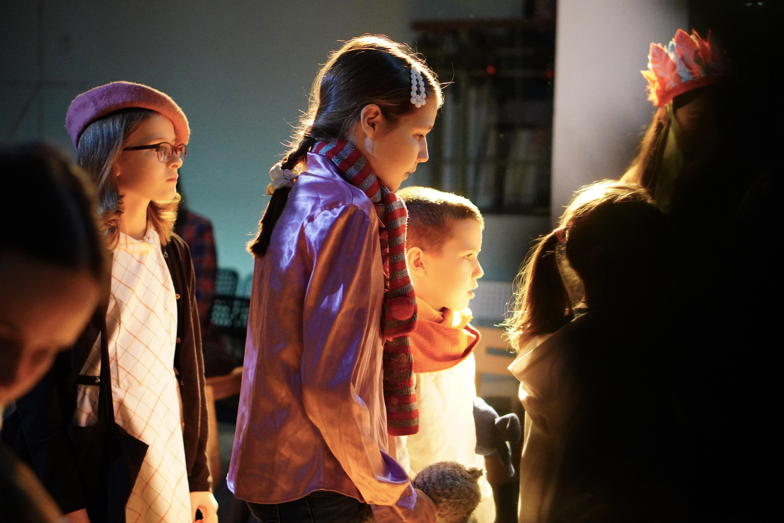 ГОЛУБОЙ ПОЕЗД. Детский Рожественский спектакль. Backstage. ФОТОГРАФ РАДОСТИ Фотосессия в студии СПб. Портретный фотограф — Юрий Торлопов