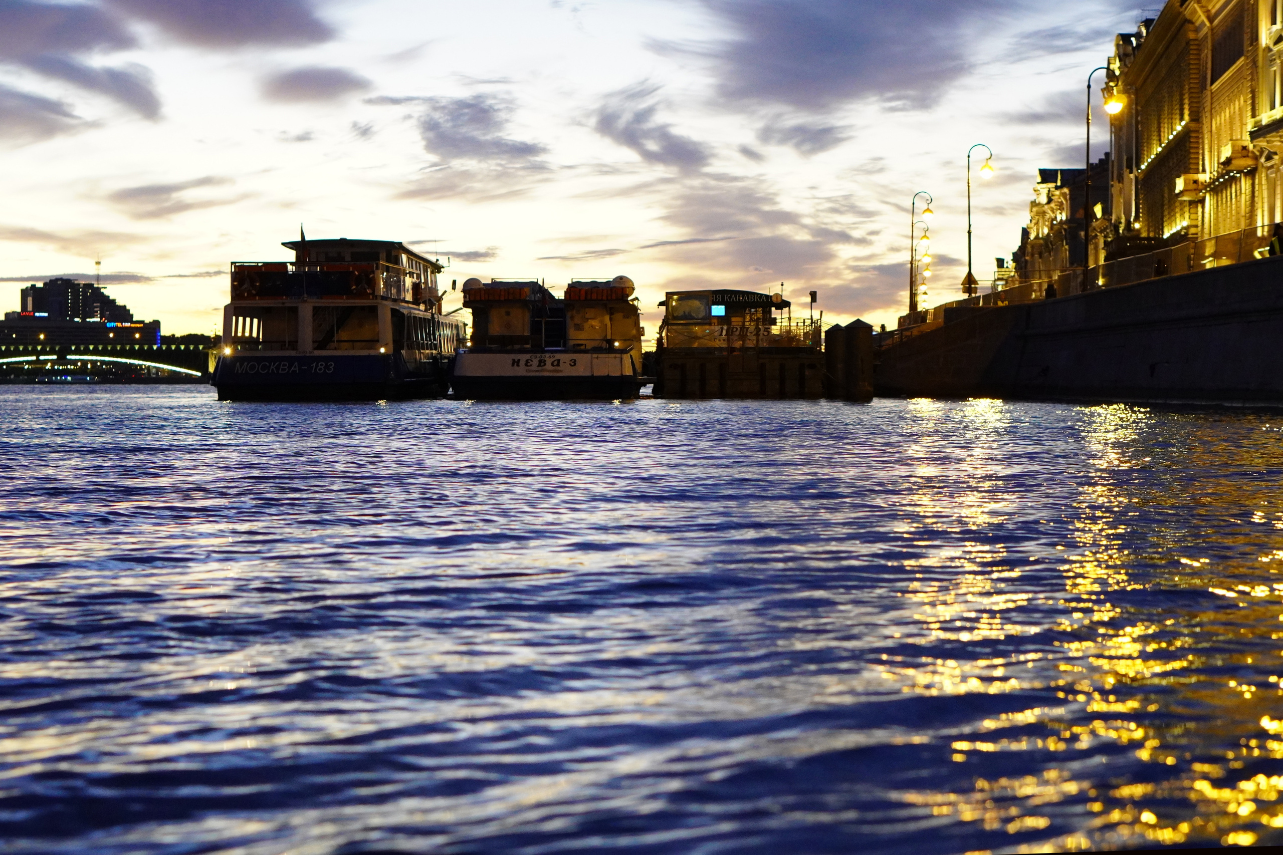 Spb Night. ФОТОГРАФ РАДОСТИ Фотосессия в студии СПб. Портретный фотограф — Юрий Торлопов