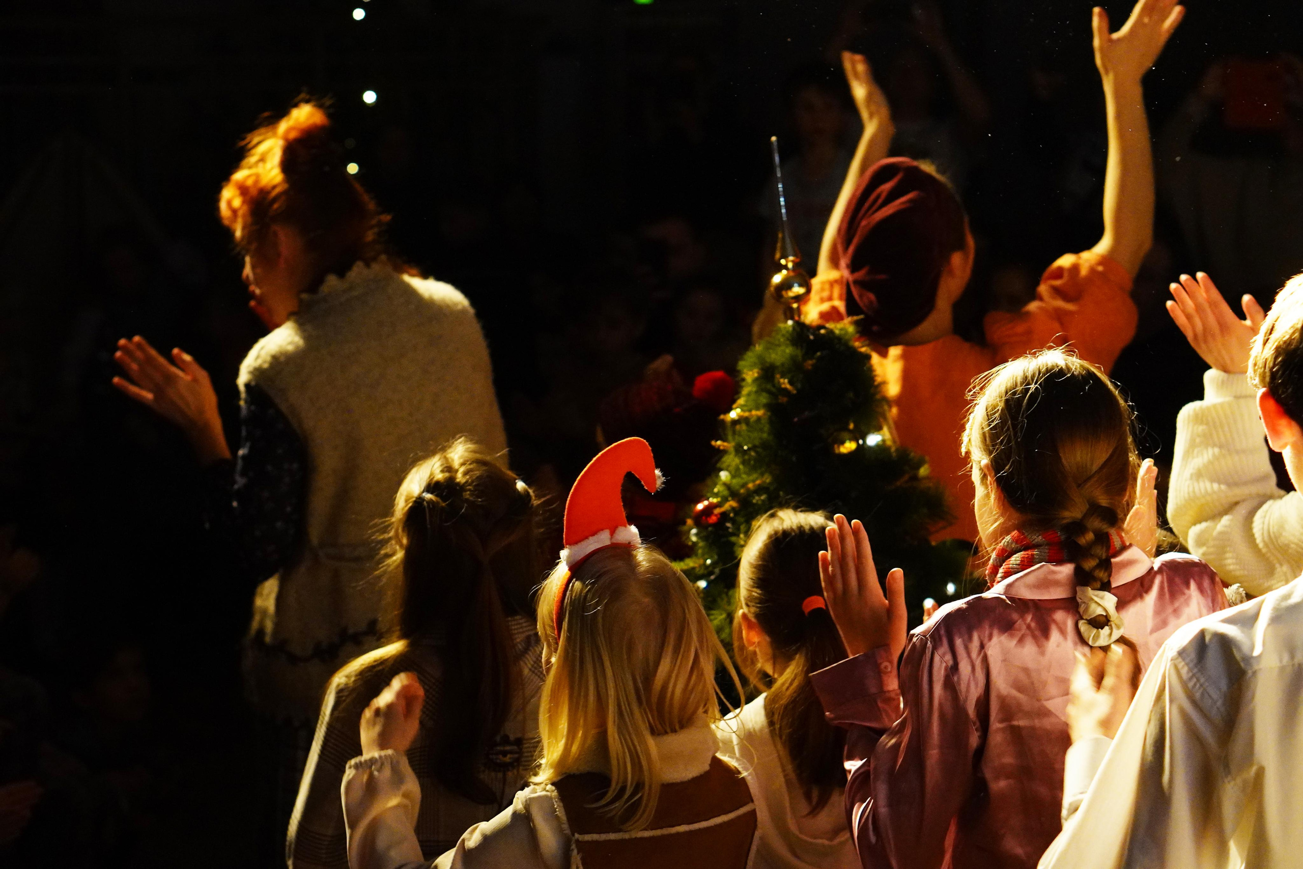 ГОЛУБОЙ ПОЕЗД. Детский Рожественский спектакль. Backstage. ФОТОГРАФ РАДОСТИ Фотосессия в студии СПб. Портретный фотограф — Юрий Торлопов