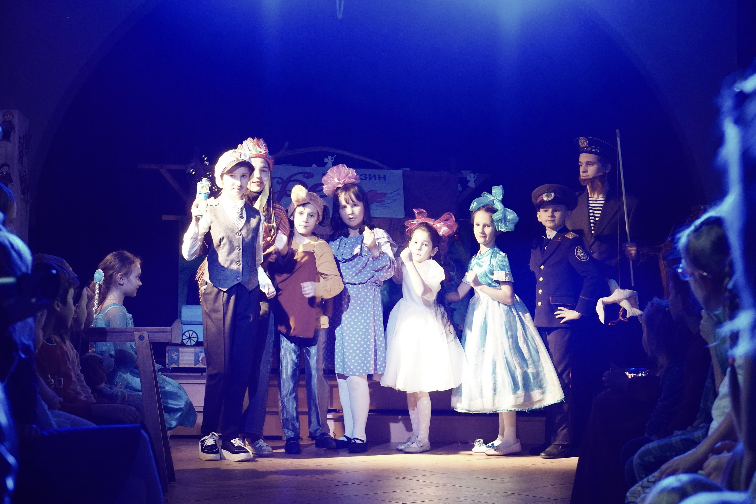 ГОЛУБОЙ ПОЕЗД. Детский Рожественский спектакль. Backstage. ФОТОГРАФ РАДОСТИ Фотосессия в студии СПб. Портретный фотограф — Юрий Торлопов