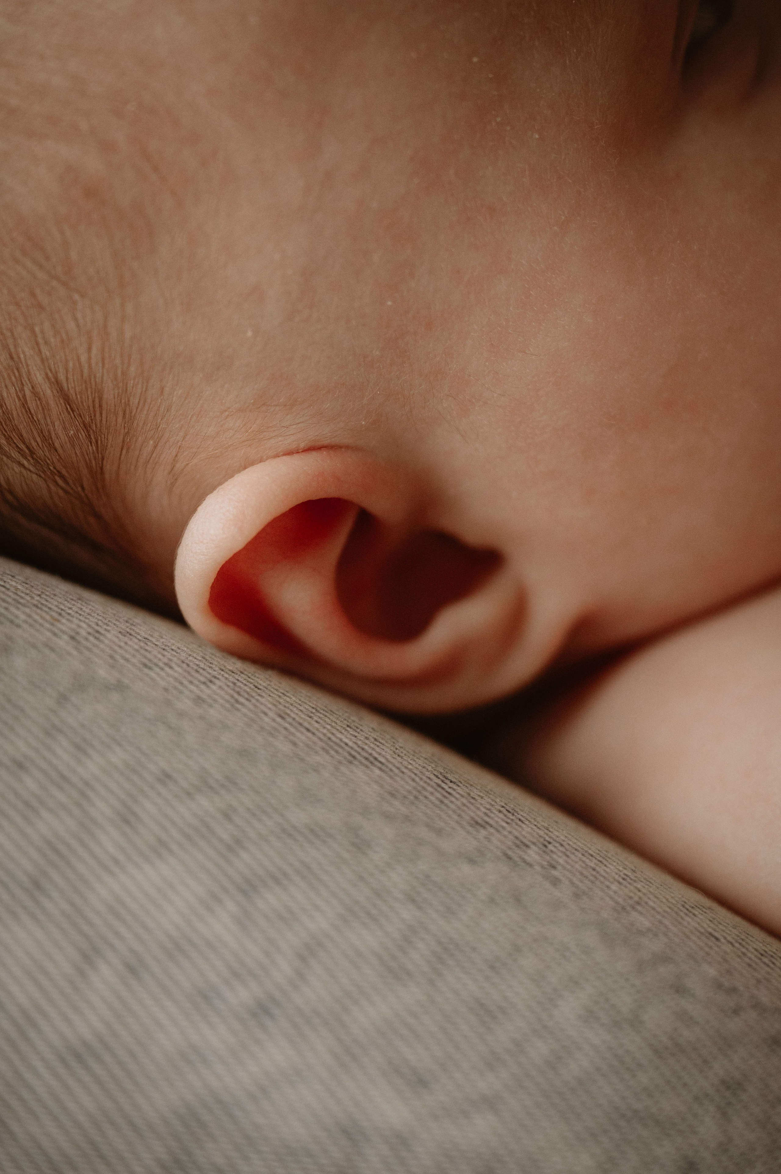 Малышка Зои с мамой и бабушками. Фотограф беременности и семьи, домашние съемки, Ньюборн