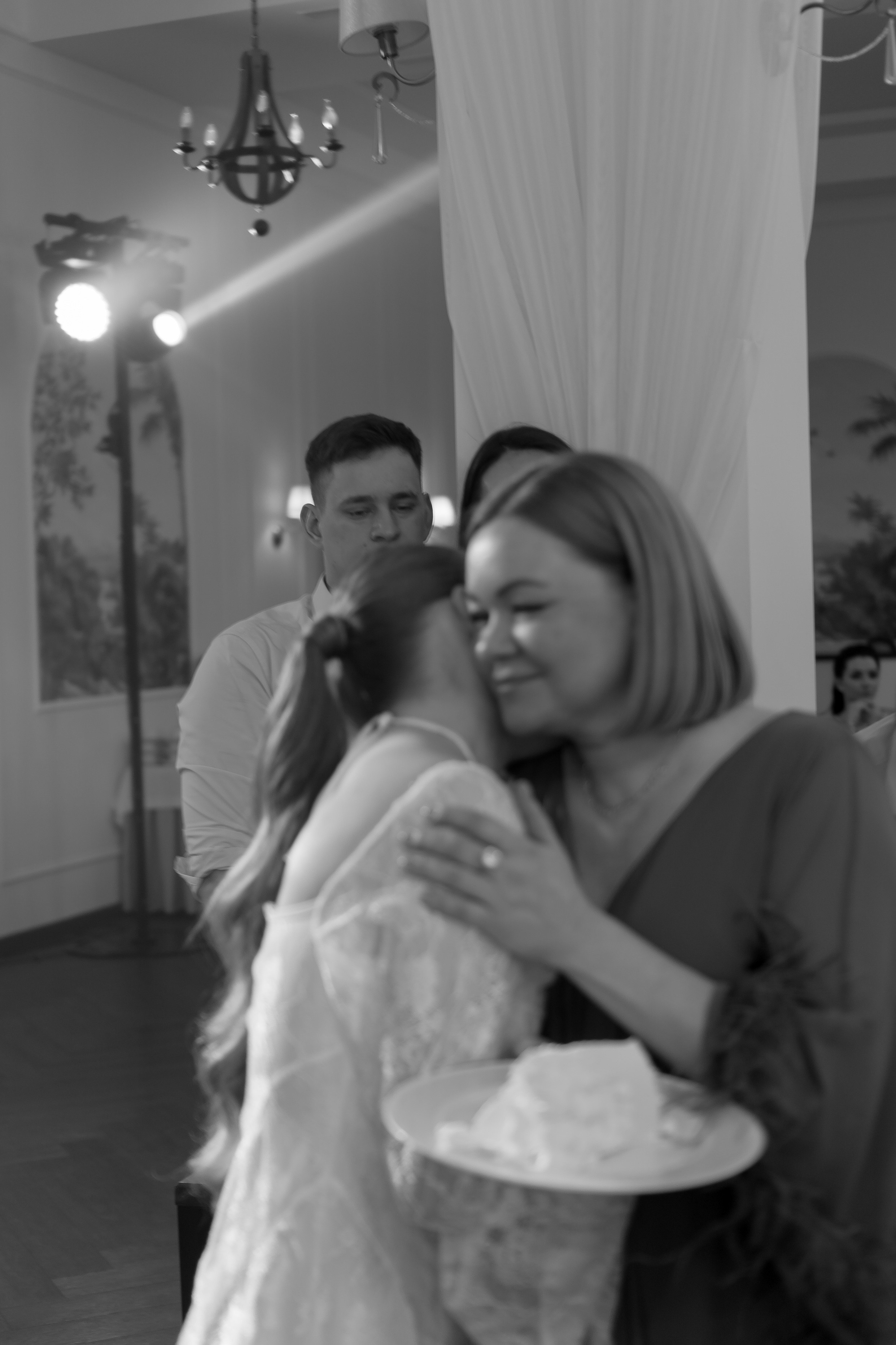 СВАДЕБНАЯ СЬЕМКА СБОРОВ В ОТЕЛЕ И ВЫЕЗД НА ЦЕРЕМОНИЮ (СНЯТО В СИБИРЕ В НИЖНЕВАРТОВСКЕ). Профессиональный фотограф, Санкт-Петербург — Виктория Богомолова