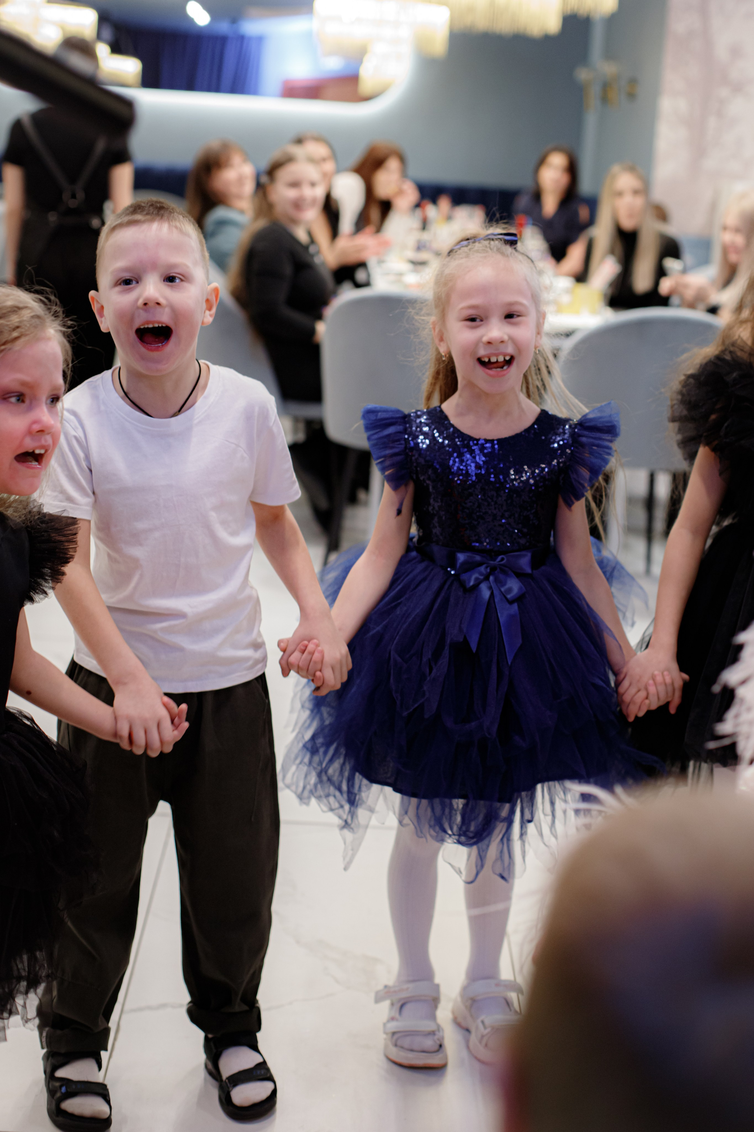 ASIA'S BIRTHDAY PARTY. Photokarish