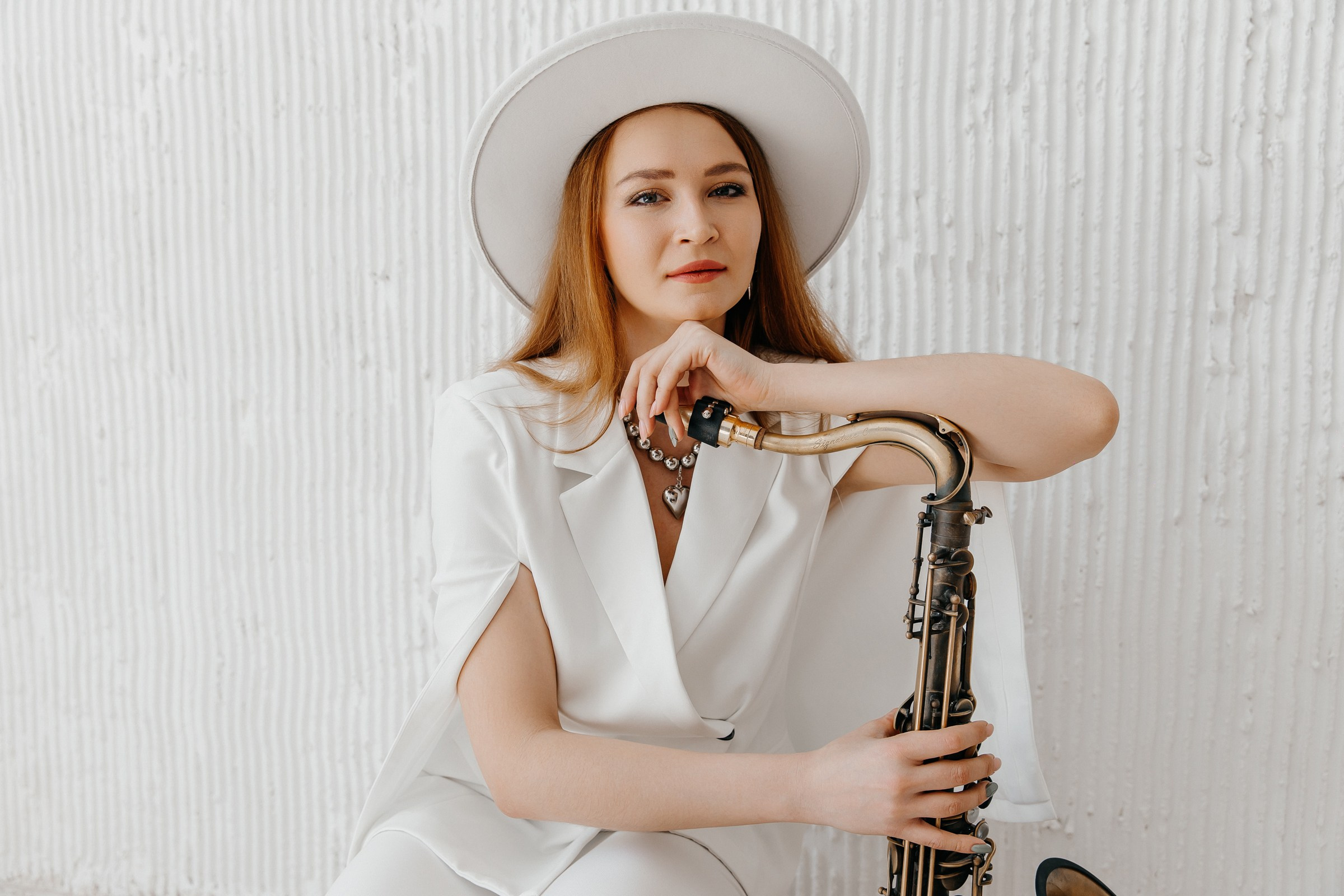 Александра. Главная