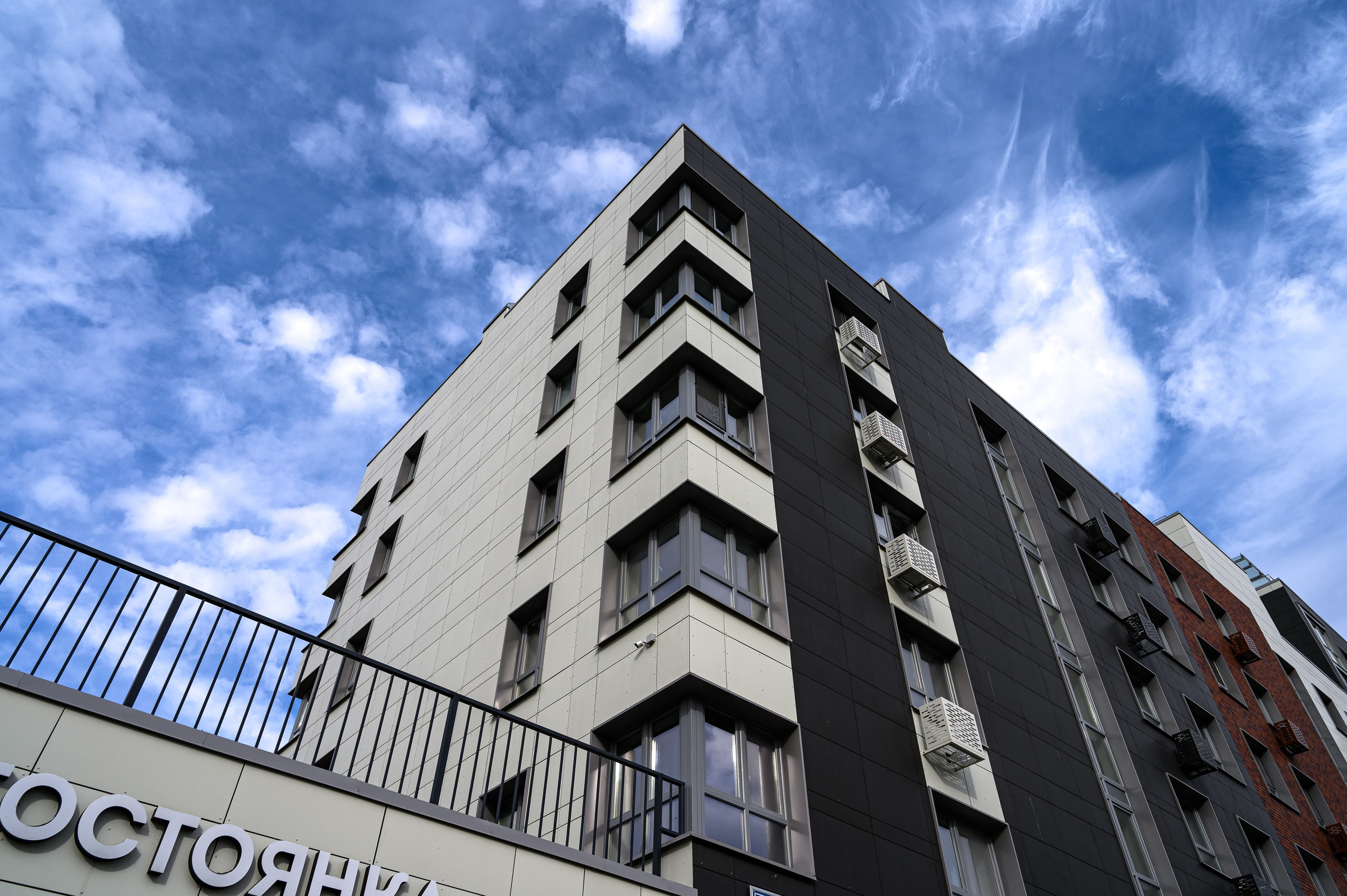 Архитектурная съёмка здания ЖК Лето в Казани для портфолио застройщика и рекламных публикаций