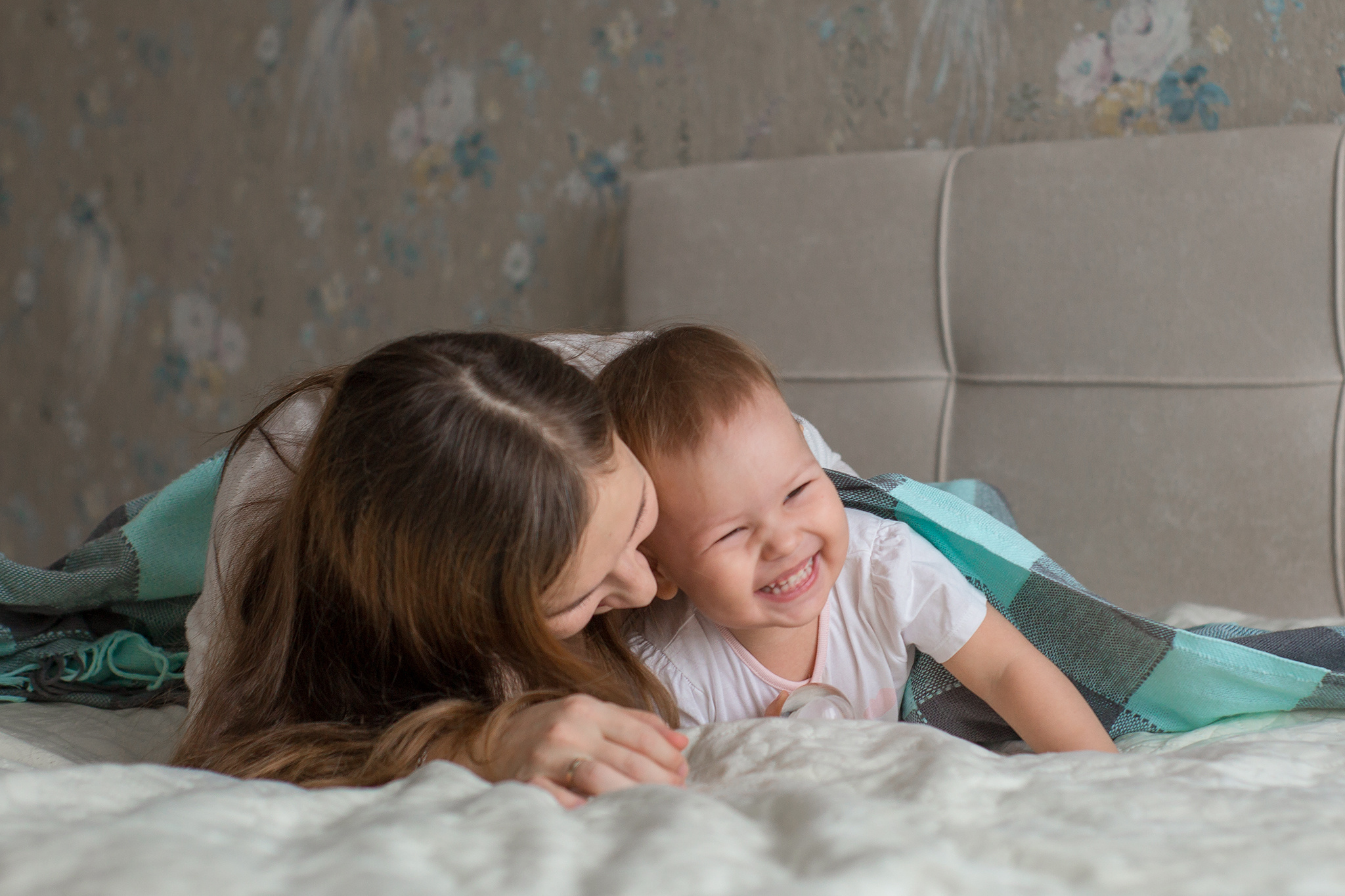 Марина и Эвелина, домашняя фотосессия. Семейный фотограф в Москве Марина Петра