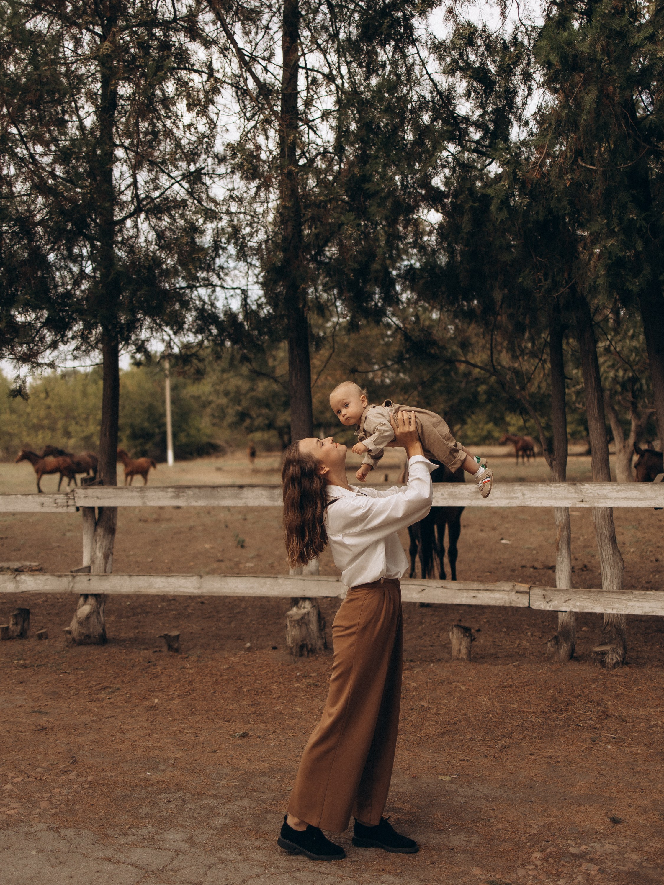 Мама с дочкой. Конюшня. Семейный фотограф в Краснодаре Храмова Анна