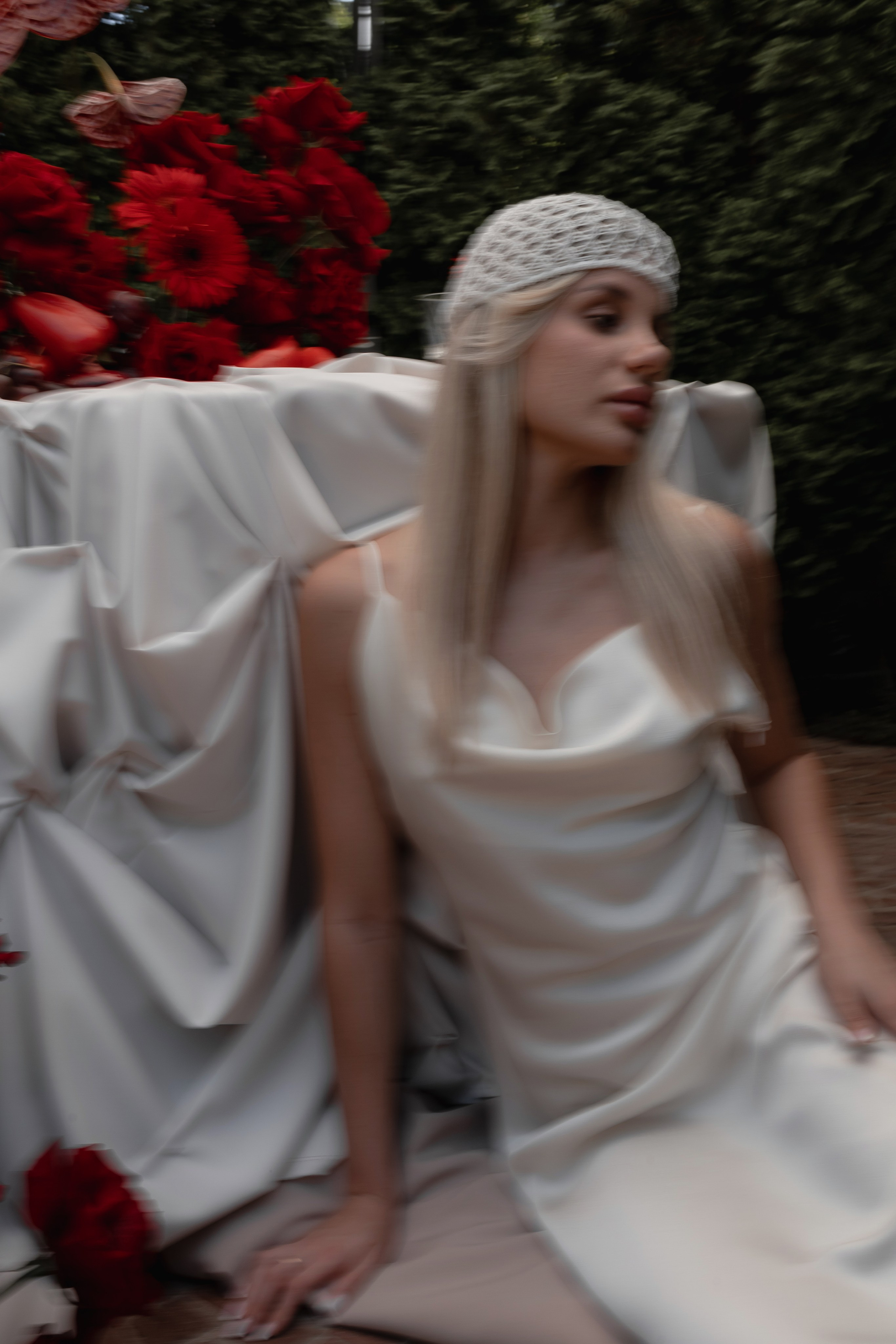 Фотодень с красным декором. Фотограф Трифон Мира