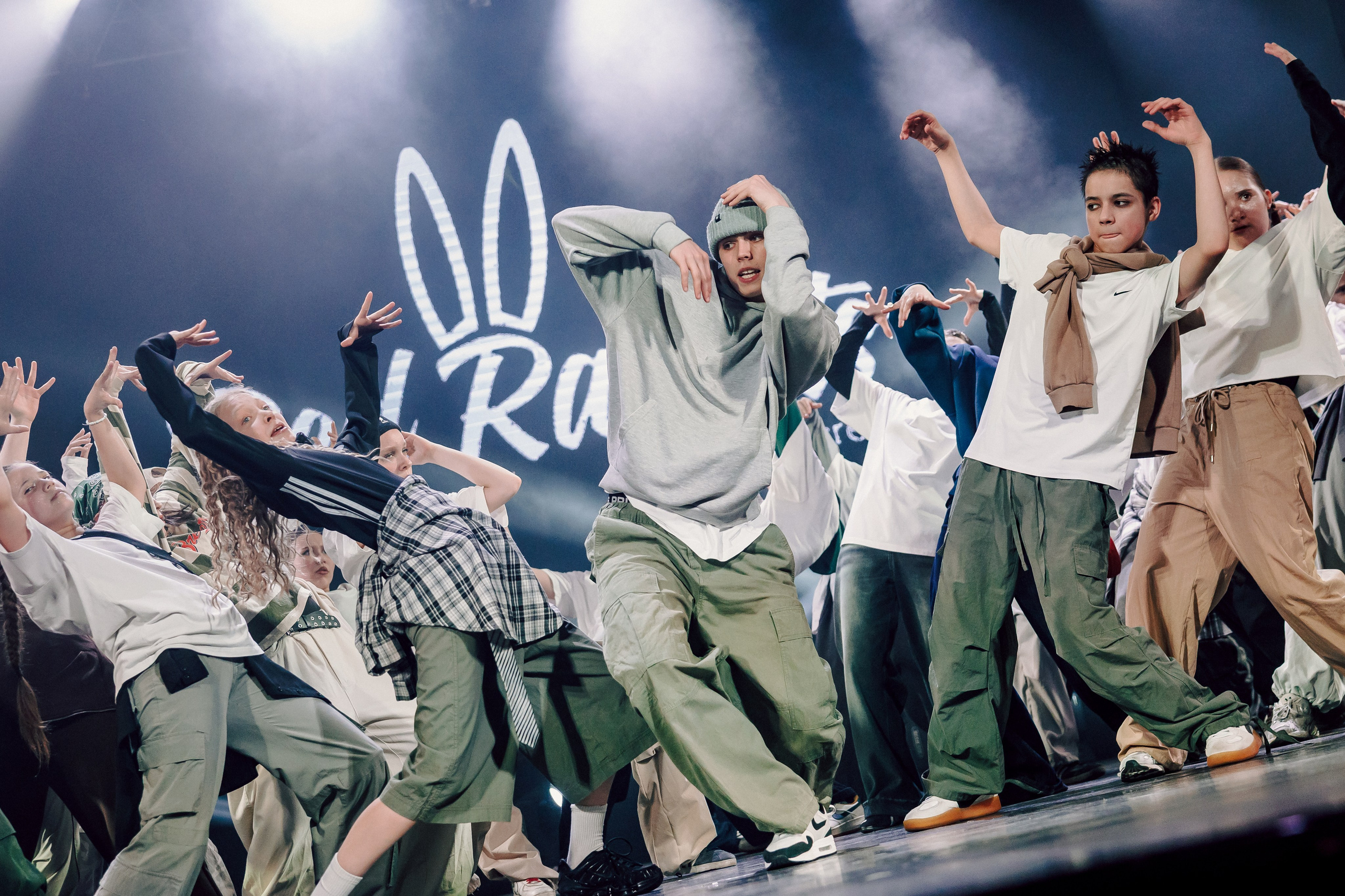 Отчётный концерт танцевальной школы «Red Rabbits» 2025. Лёшка Варзегов — фотограф