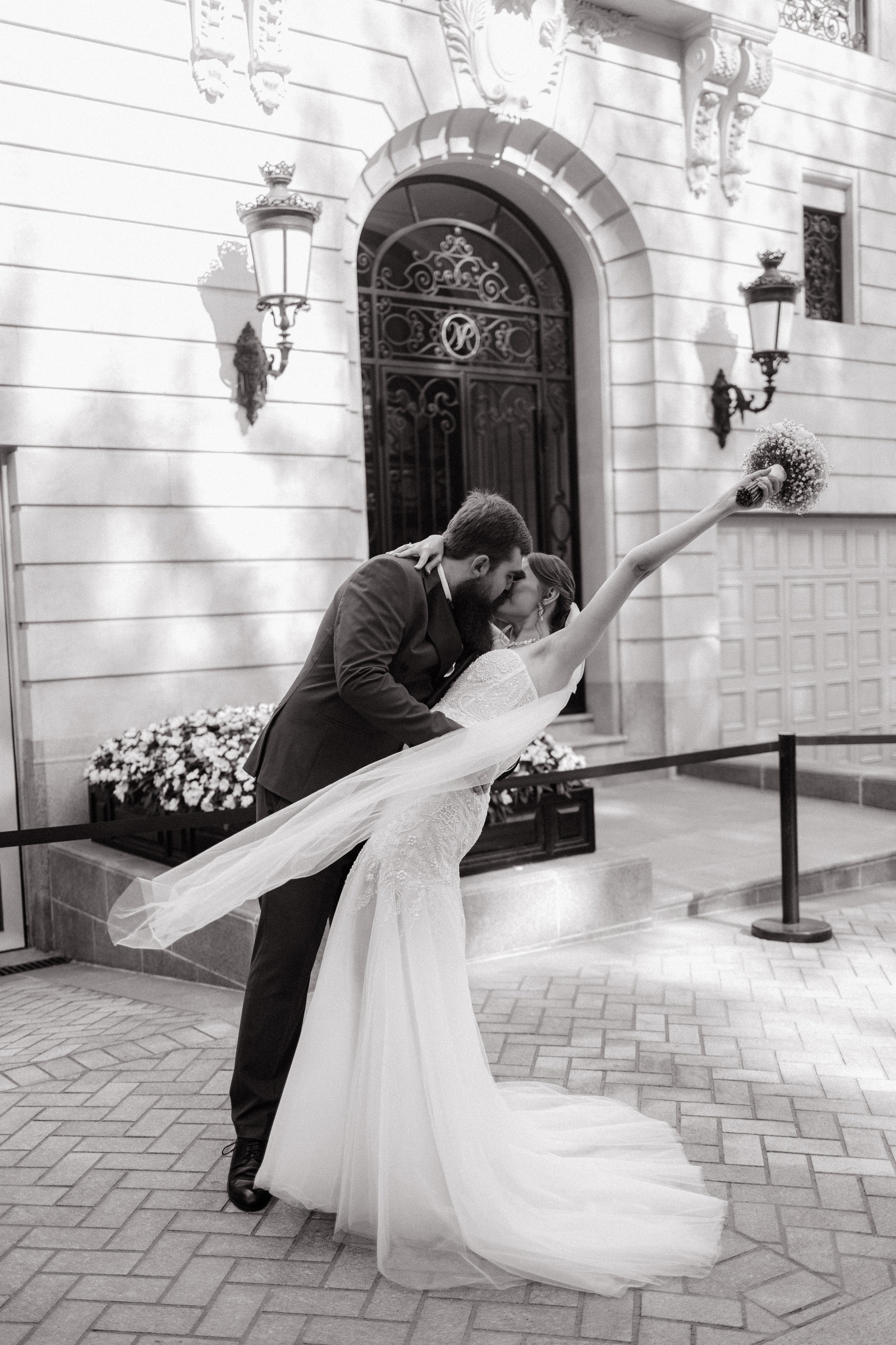 Свадебная фотосессия на Тверской. Свадебный фотограф в Москве. свадебная фотосессия Москва. Фотограф в Москве Валерия Рожкова