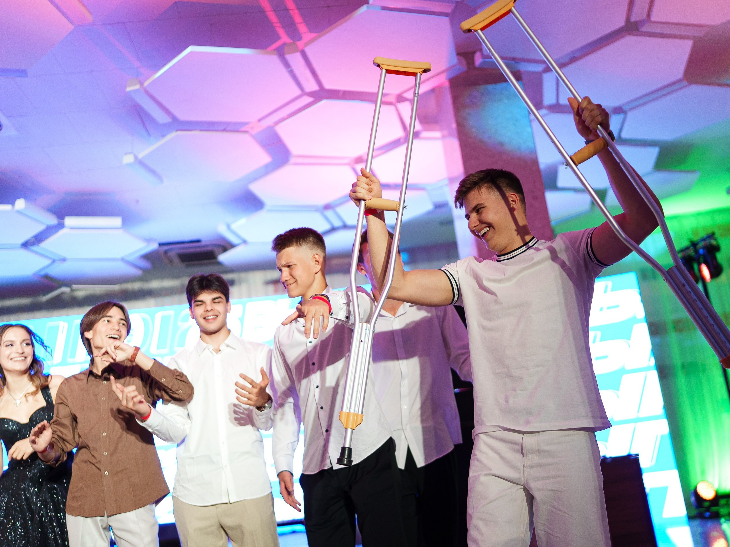 Фотограф на выпускной в Уфе — съёмка в Конгресс-холле для гимназии № 39