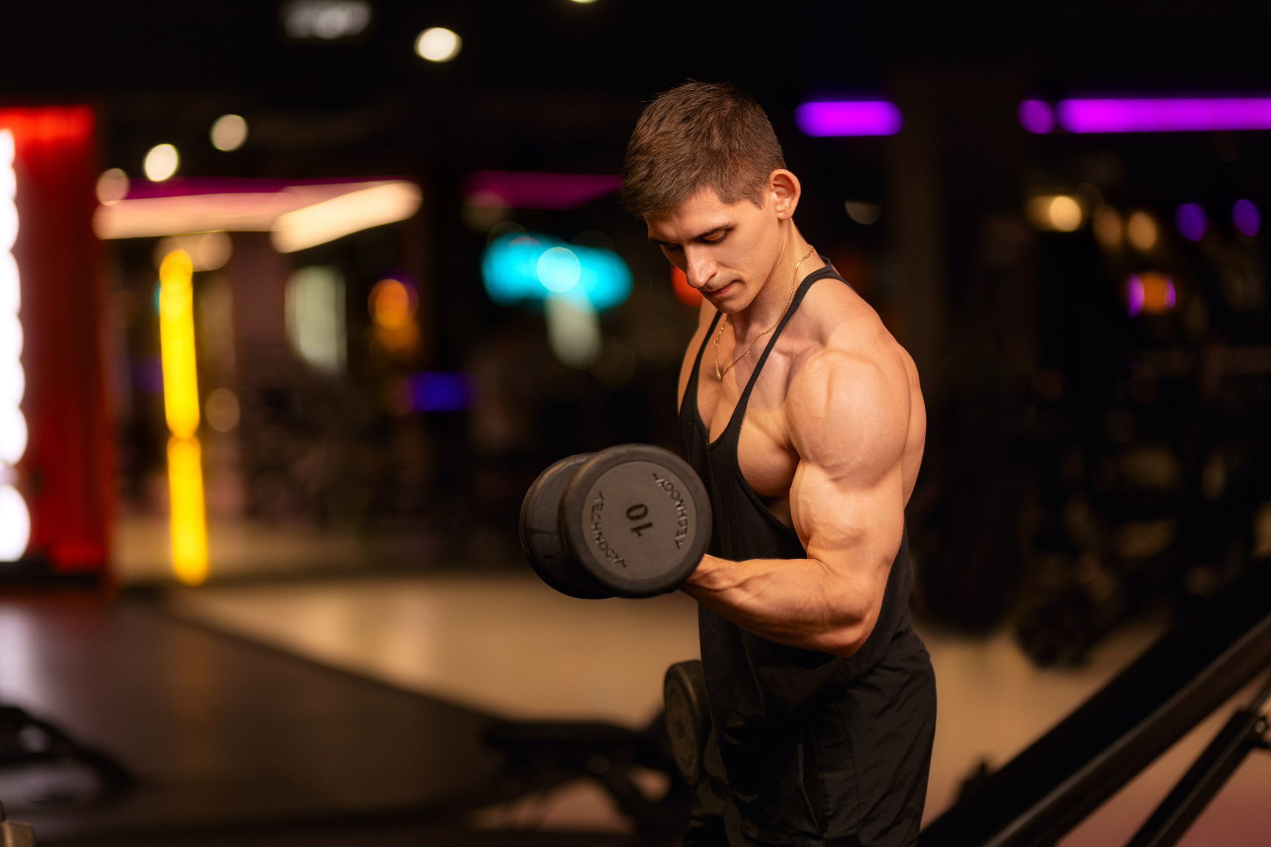 Фотосет в Владом в тренажерном зале для контента. Дмитрий Шульгин, портретный фотограф в Воронеже