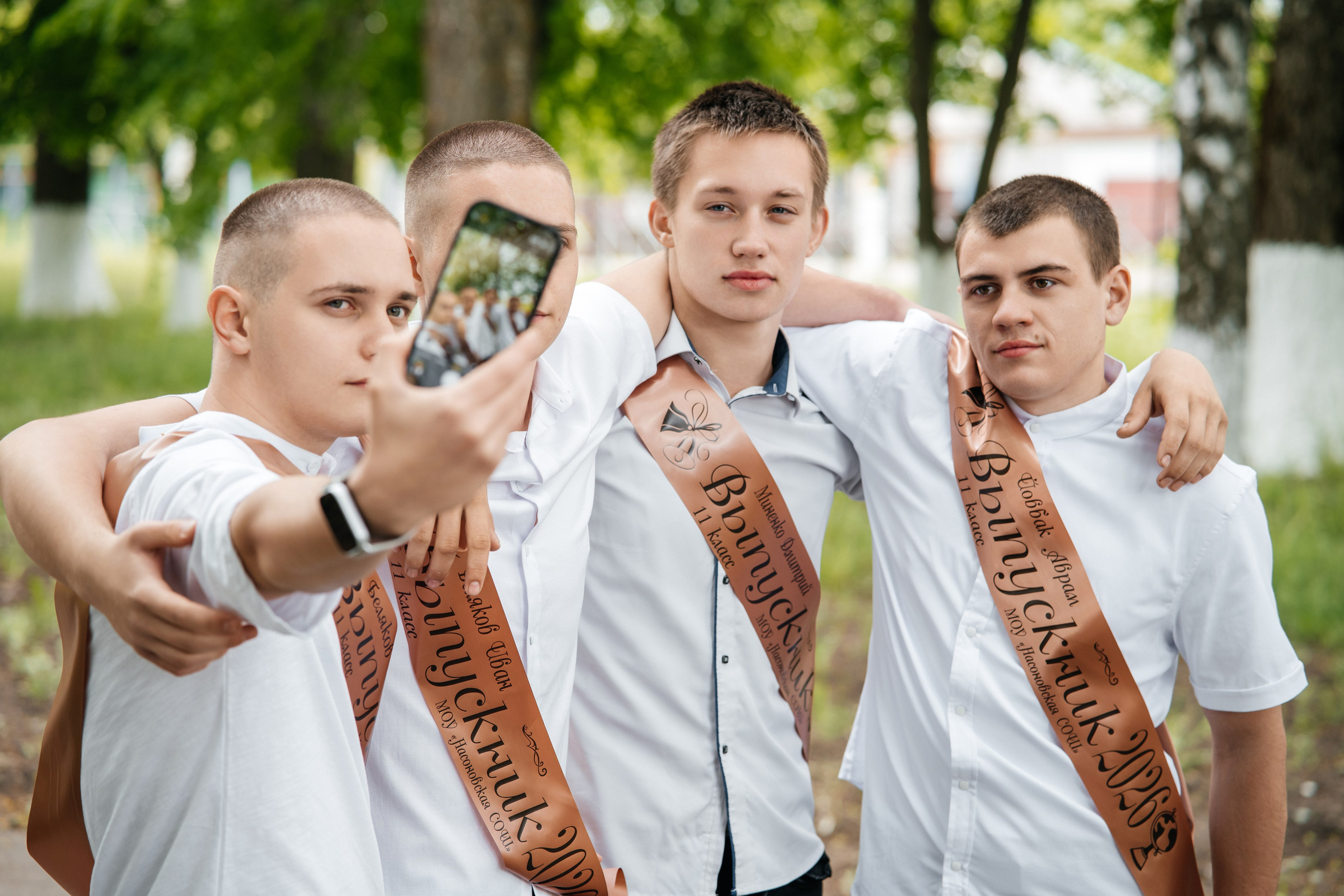 Сочная классика. Школьный фотограф в Валуйках. Фотосессии для выпускников и изготовление выпускных альбомов в городе Валуйки и в Белгородской области