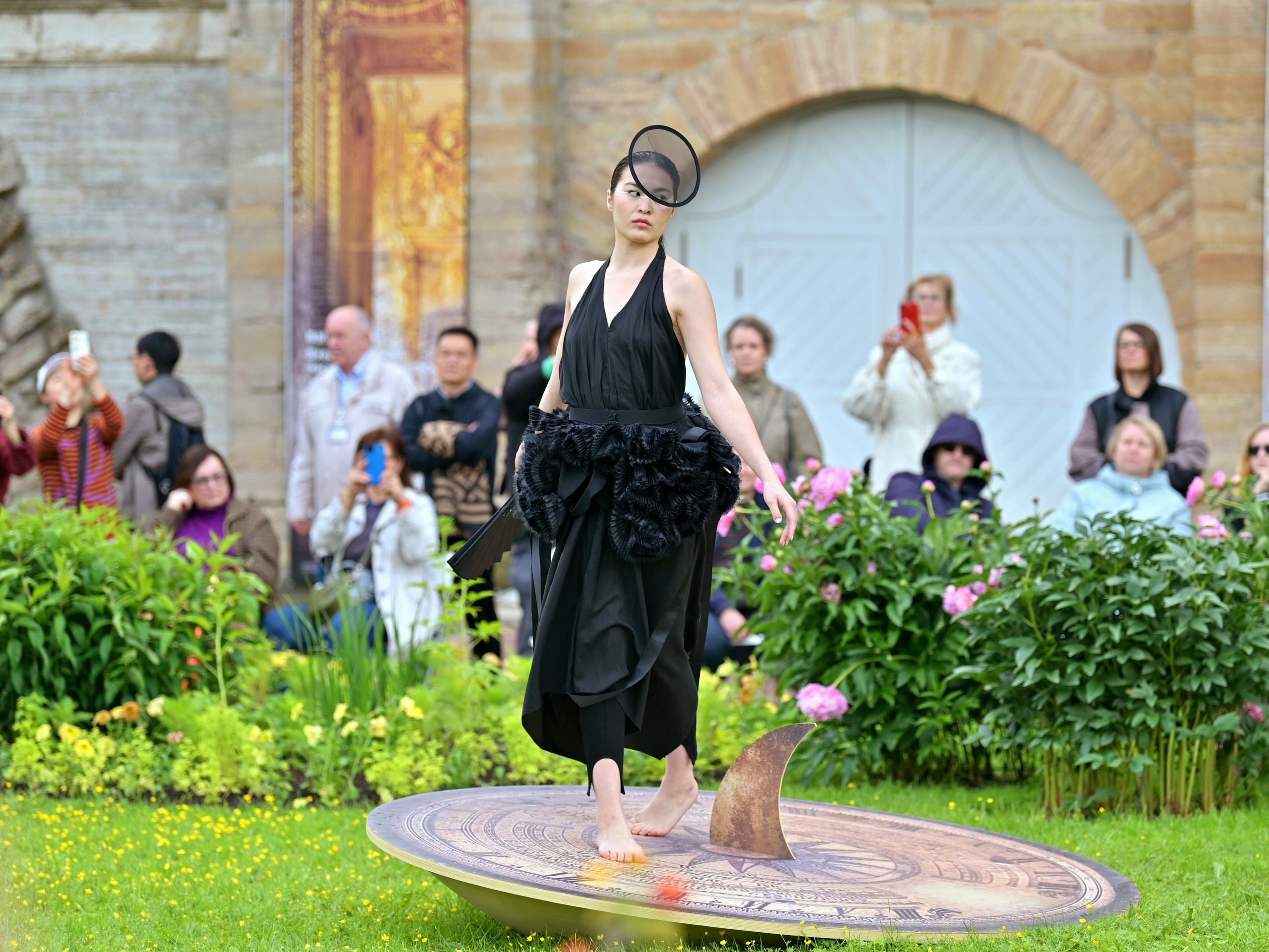 ART | FASHION | PODIUMS |SHOW