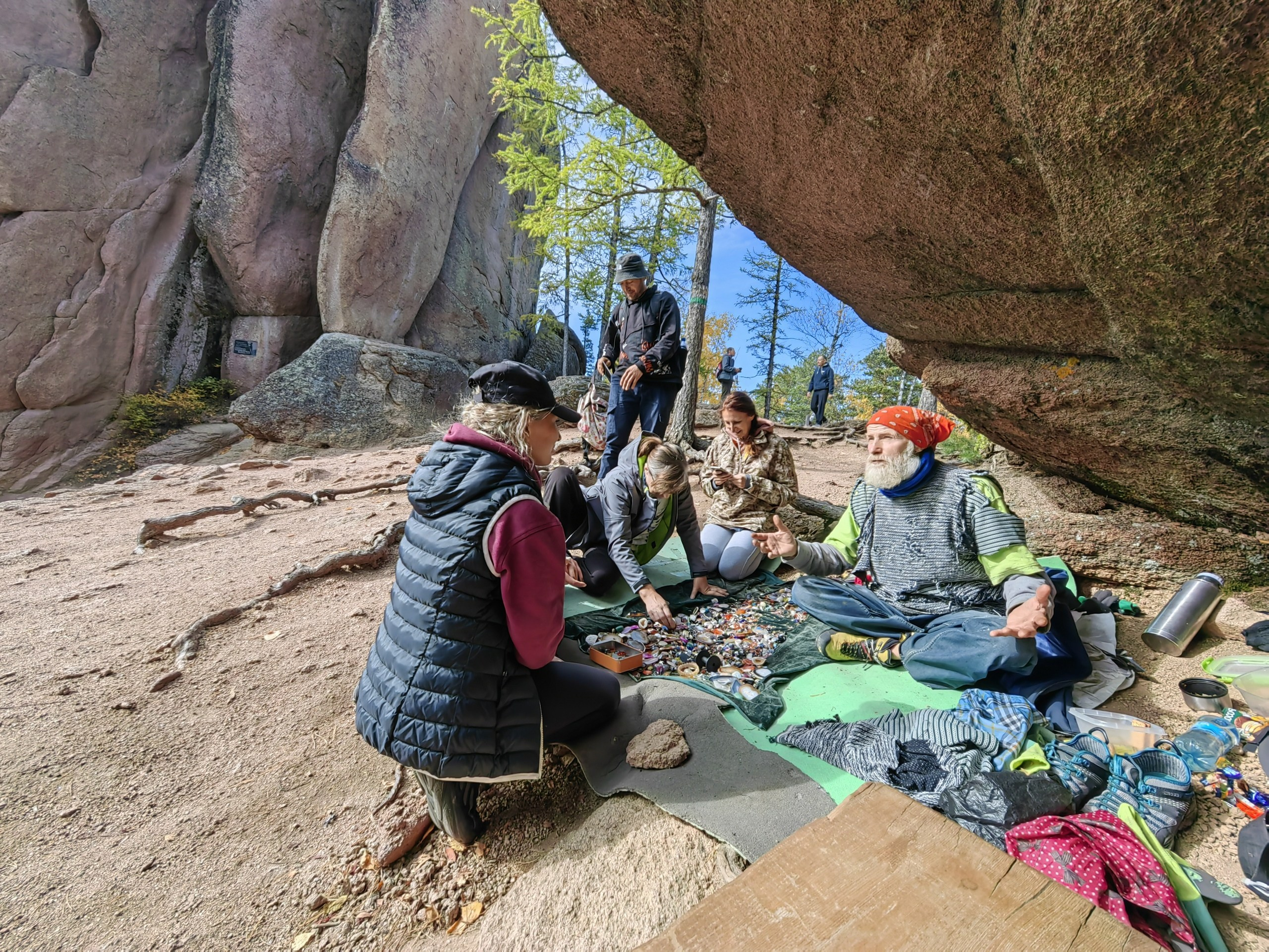 Экскурсия национальный парк заповедник Красноярские столбы цена заказать забронировать фото тур интересные места достопримечательности что посмотреть где побывать в Красноярске  Туристический маршрут центральные столбы скала Перья Дед Львиные ворота первый второй столб Фотосессия фотограф Красноярск природа пейзаж аэросъёмка с FPV дрона квадрокоптера
