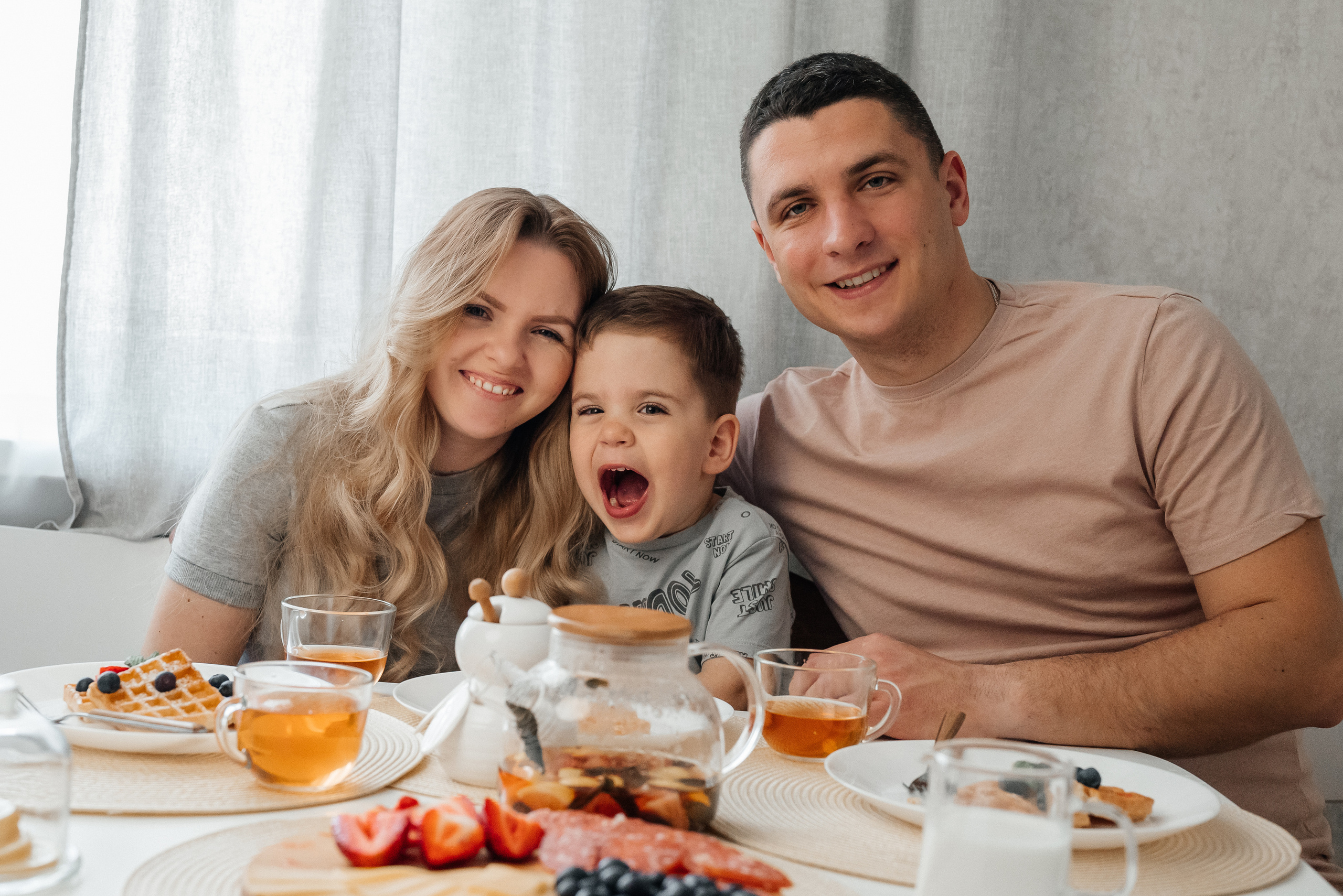 Семейный завтрак. Семейный фотограф в Минске Дарья Дреко