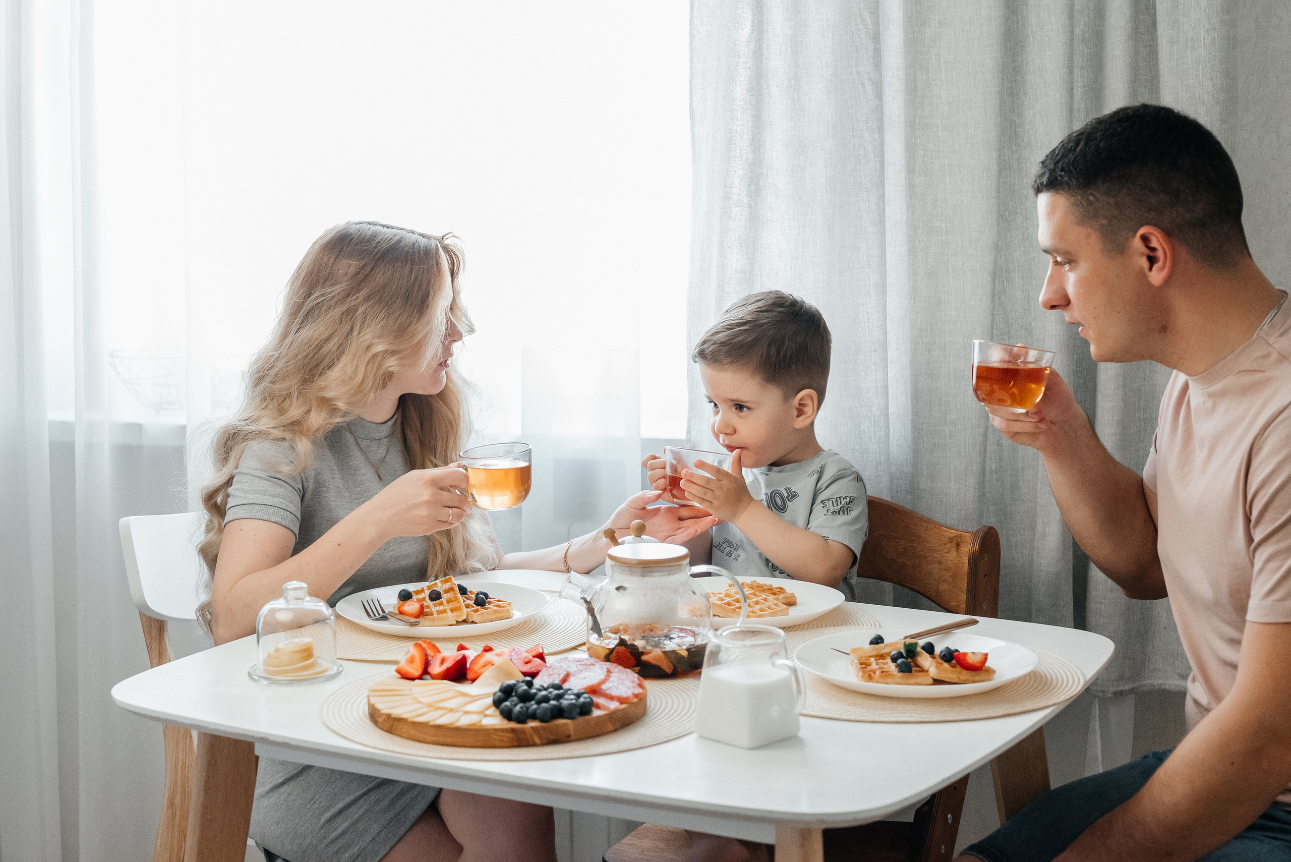 Семейный завтрак. Семейный фотограф в Минске Дарья Дреко