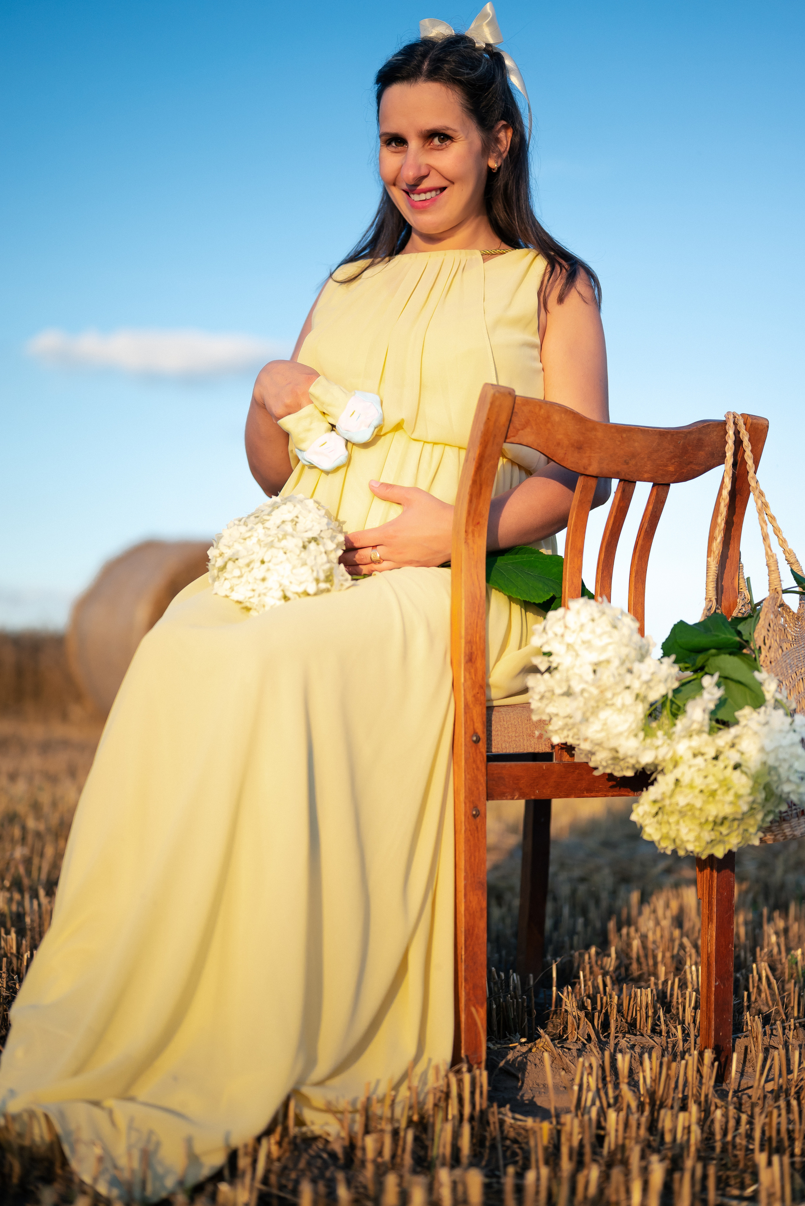 Таня — в ожидании чуда. На закате в поле. Семейный фотограф в Минске Дарья Дреко