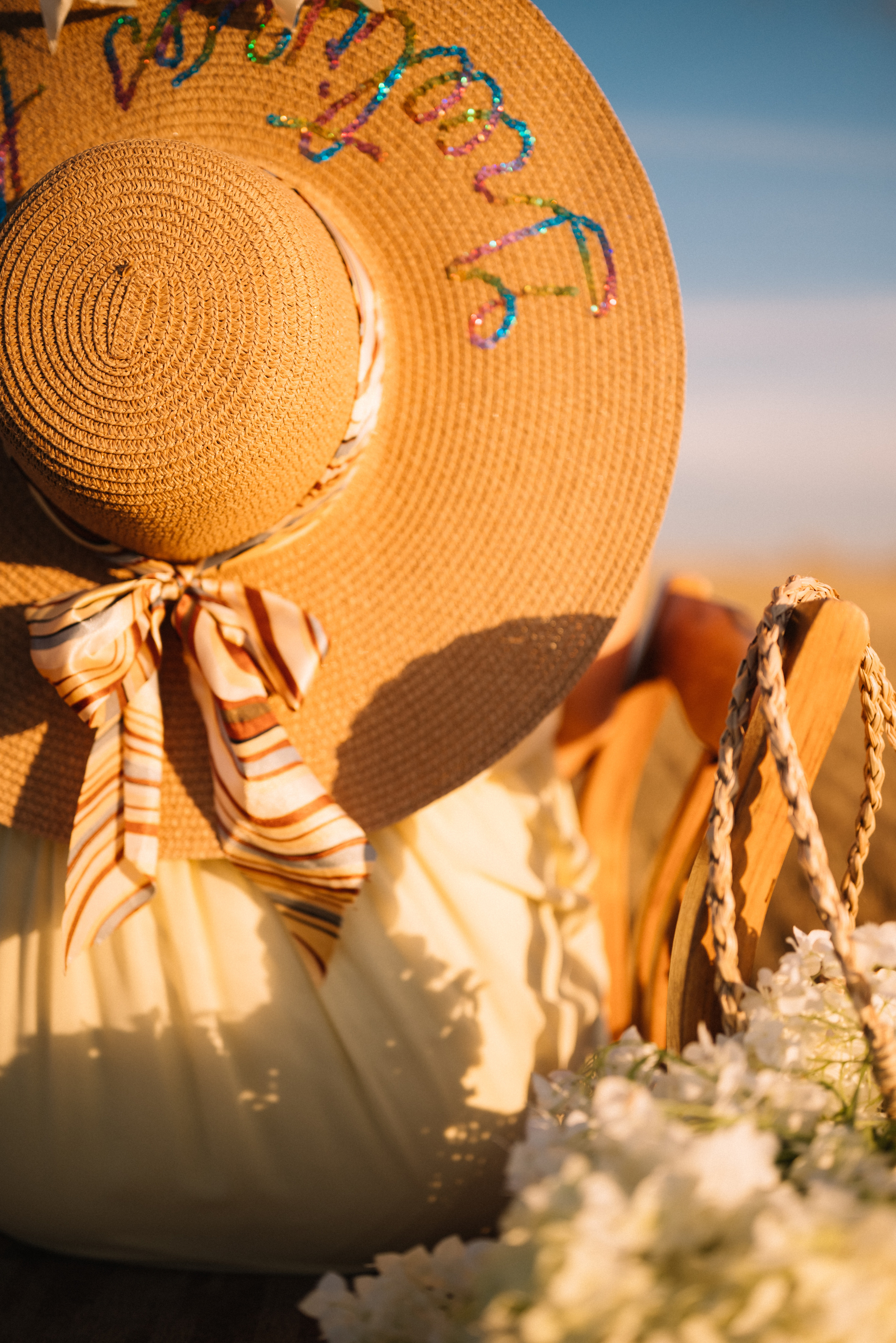 Таня — в ожидании чуда. На закате в поле. Семейный фотограф в Минске Дарья Дреко