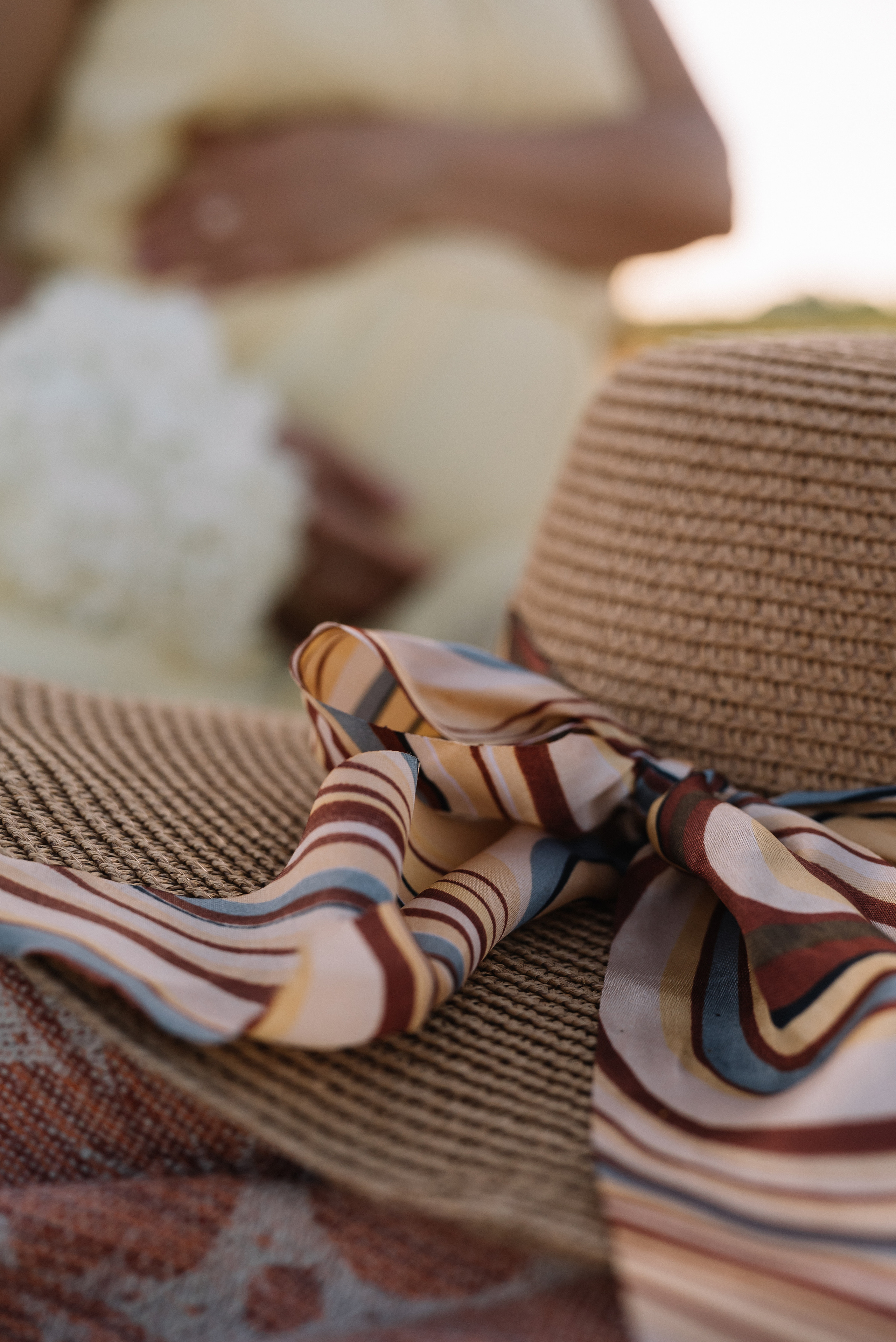 Таня — в ожидании чуда. На закате в поле. Семейный фотограф в Минске Дарья Дреко