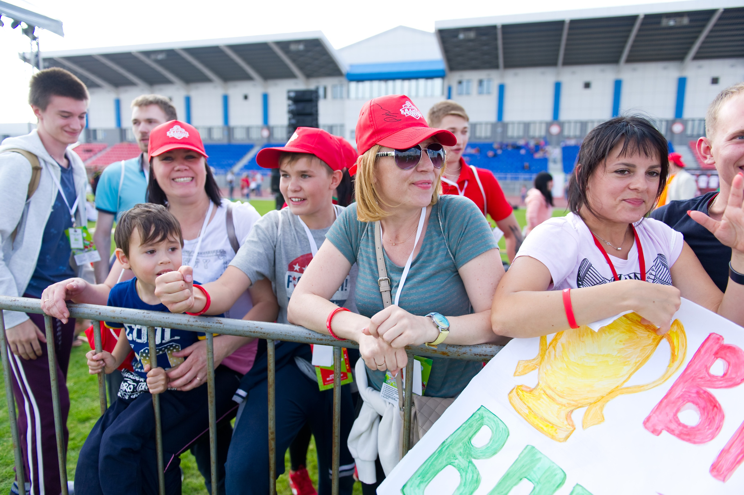 Турбофутбол (корпоративное соревнование «Пятерочки»). Репортажный фотограф и видеограф Слава Думчев. Тимбилдинги, отчетники, корпоративы