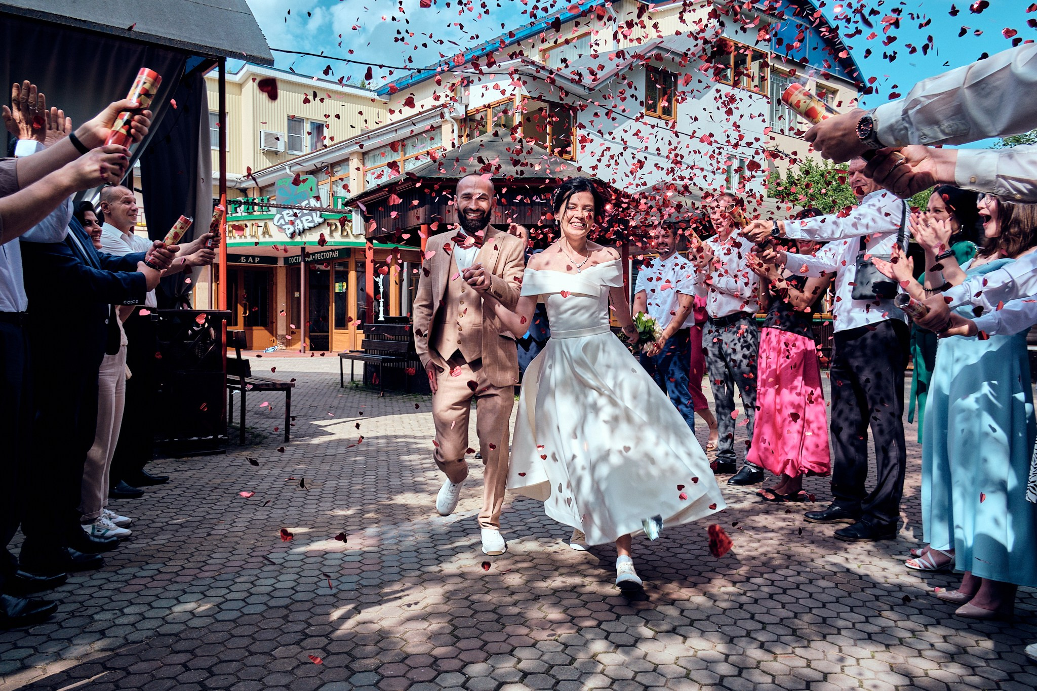 Свадьбы. Привет! Меня зовут Слава Кравец, я репортажный фотограф в Московском регионе