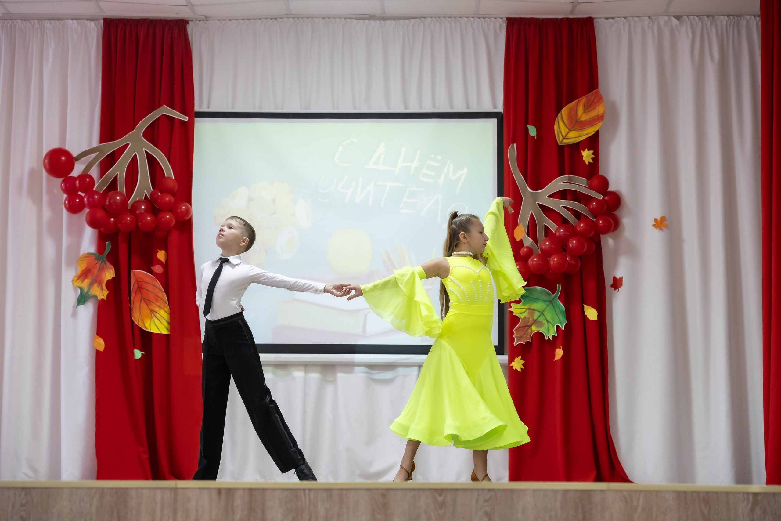 День учителя. Школа 31. Октябрь 2024. Свадебный и Семейный фотограф г. Ижевск Гульназ Солдатова. Гульназ фото