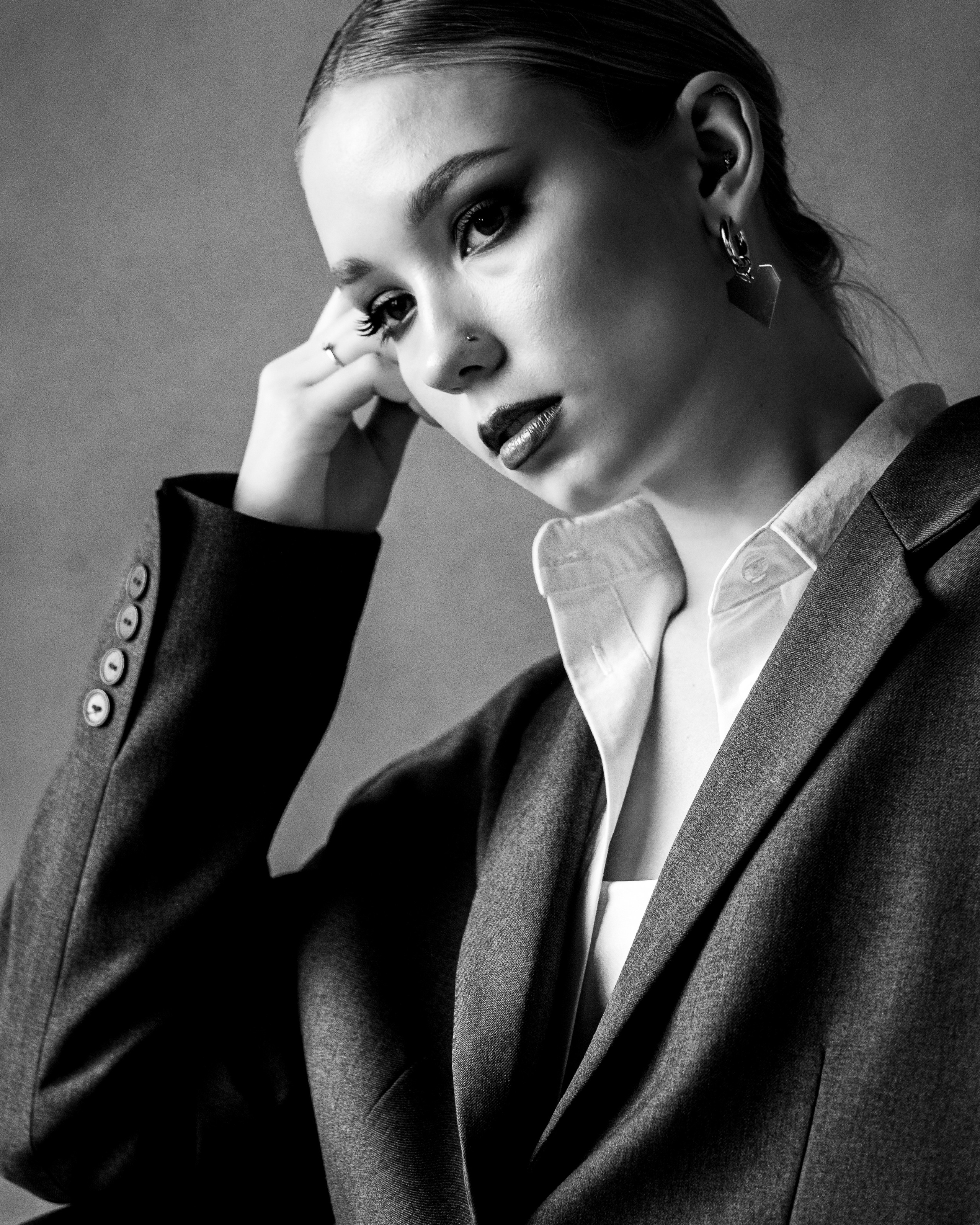 Глубокий взгляд — выразительный женский портрет